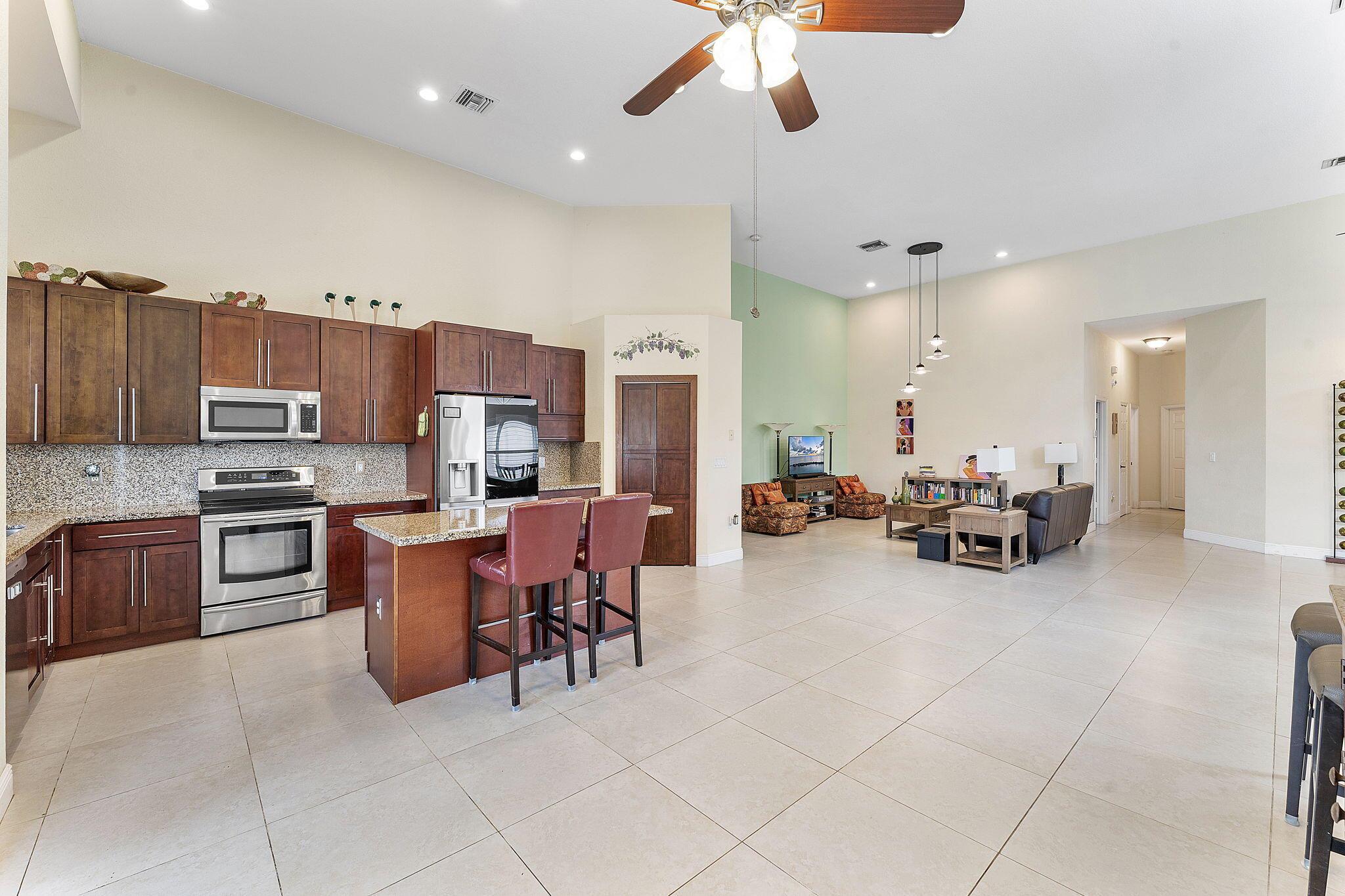 7793 Highlands Circle, Margate, FL, 33063/$600,000 3 7793 Highlands Circle