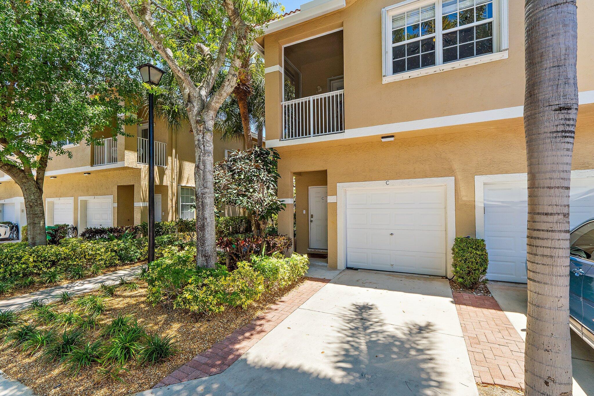 TEQUESTA TRACE CONDO - Residential
