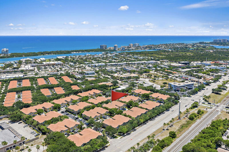 TEQUESTA TRACE CONDO - Residential