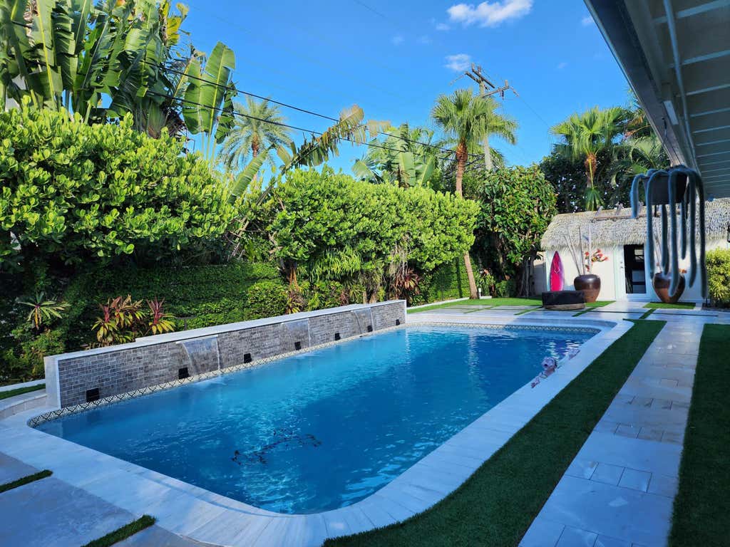 Photo of 716 Middle River Drive, Fort Lauderdale, FL 33304 (MLS # B26062058)