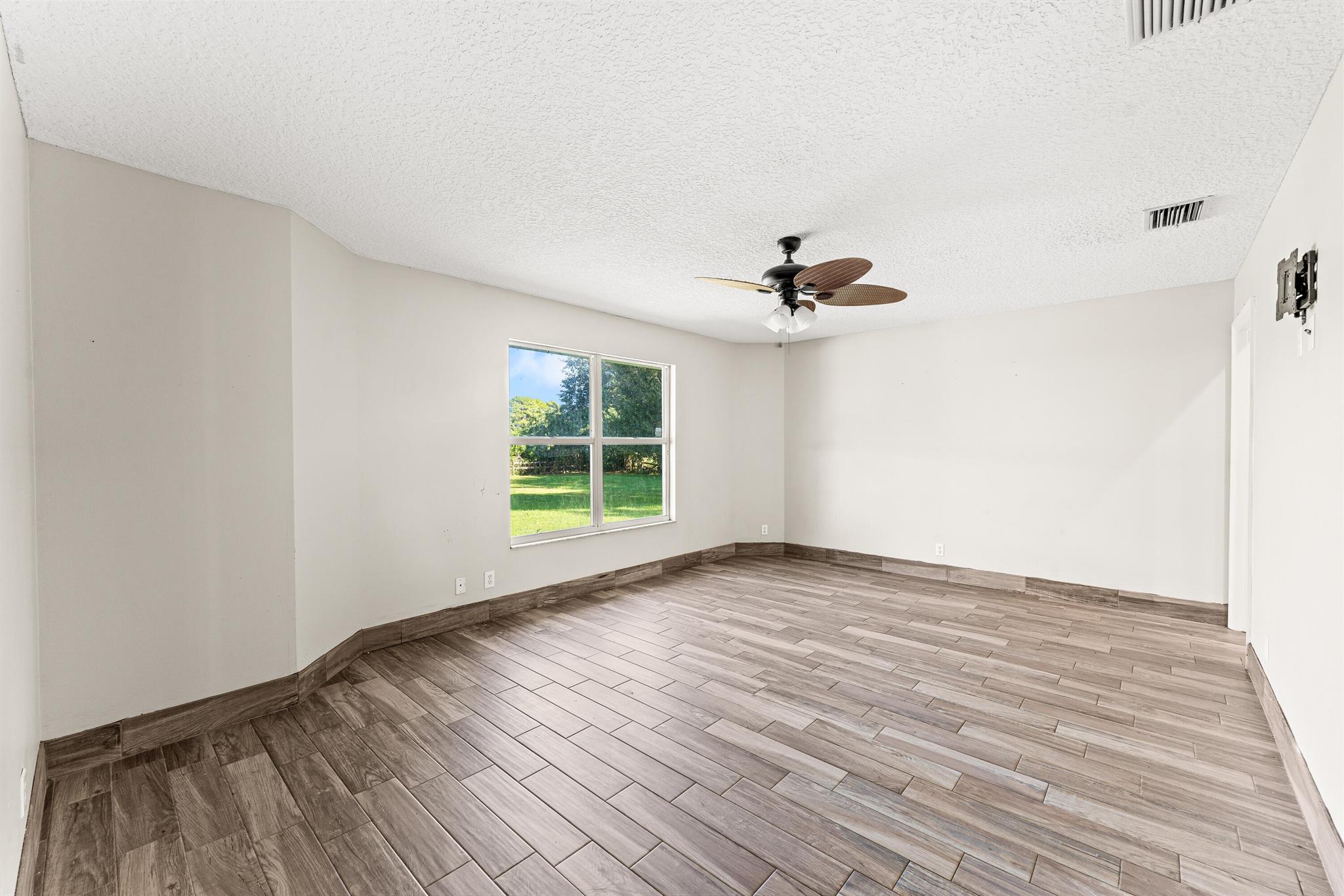 Acreage & Unrec - Residential