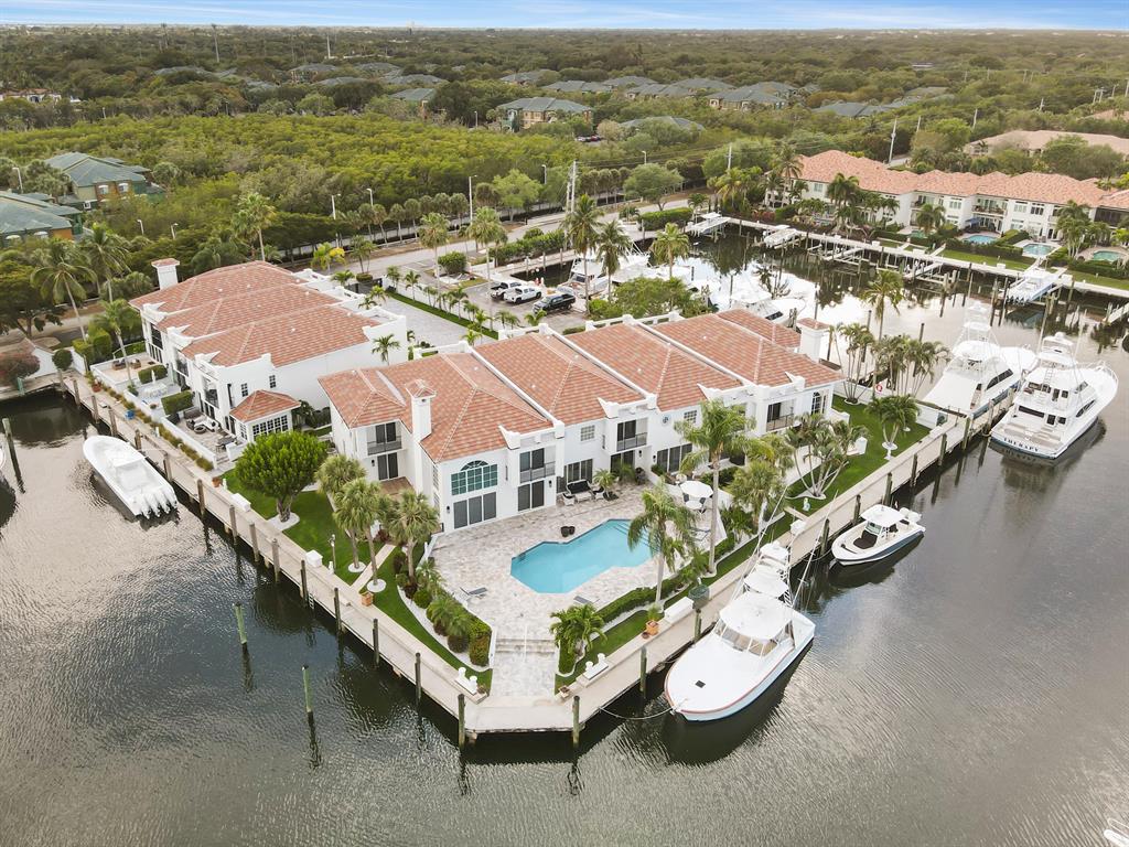 HARBOUR POINT TOWNHOMES - Residential