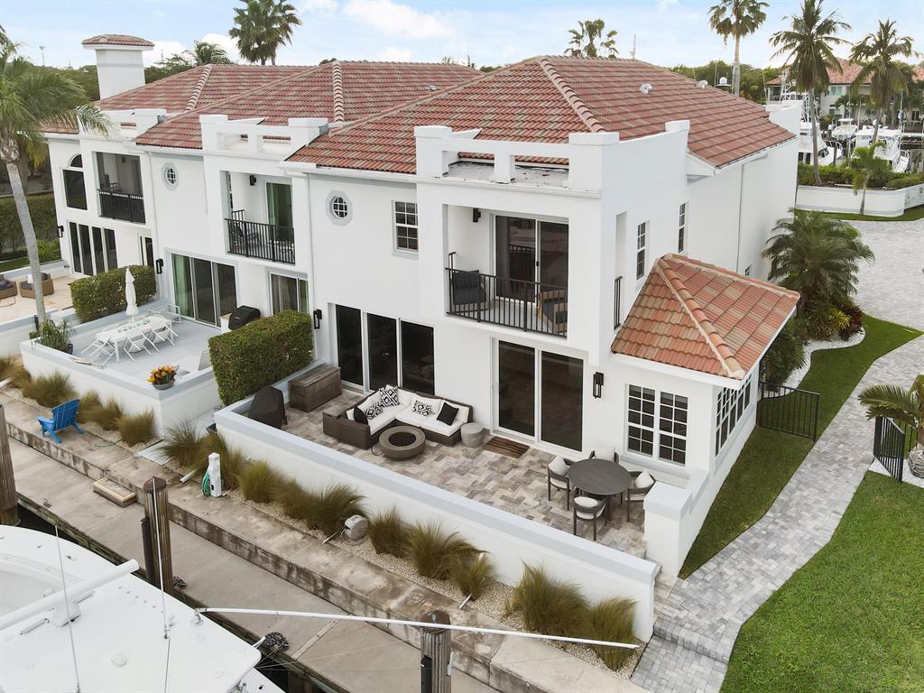 HARBOUR POINT TOWNHOMES - Residential