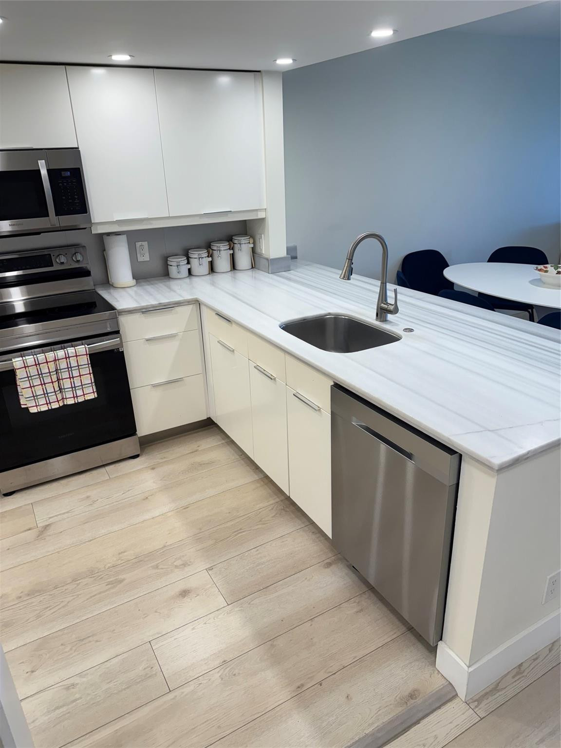 CYPRESS BLVD - Residential