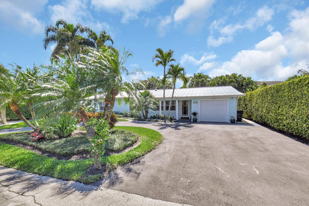Photo of 114 NE 19th Street, Delray Beach, FL 33444 (MLS # R11073714)