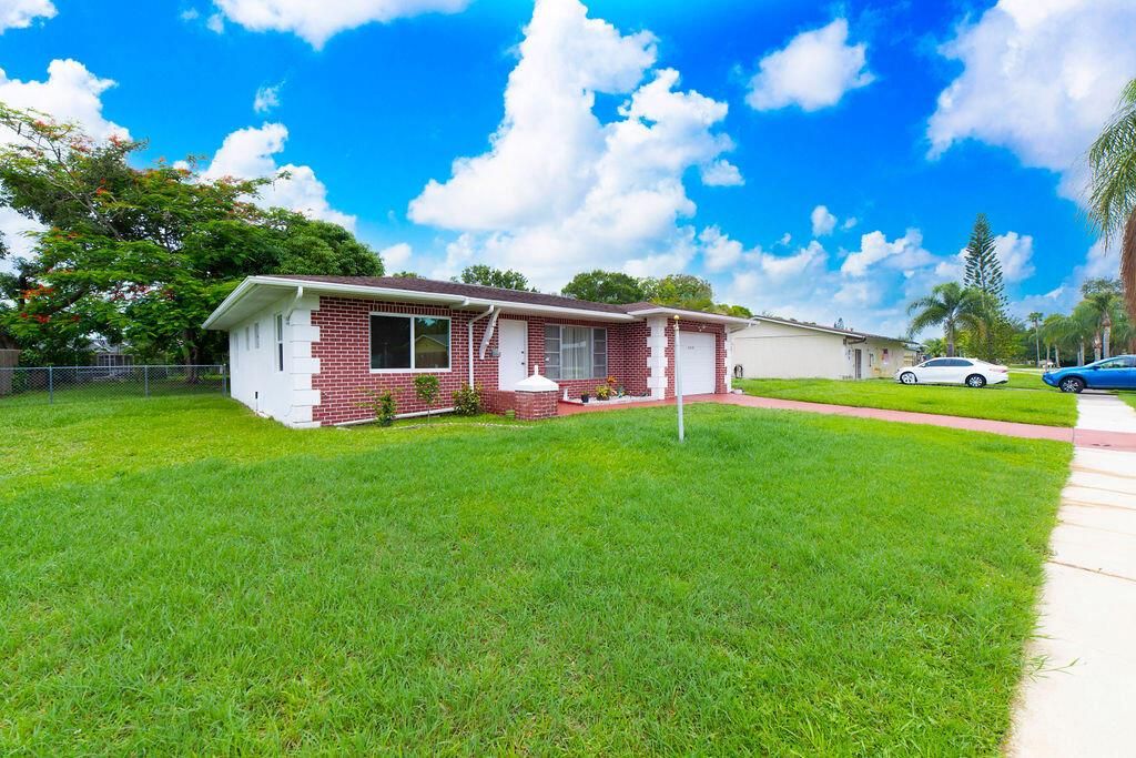 Photo of 262 SW Lucero Drive, Port Saint Lucie, FL 34983 (MLS # R11000590)