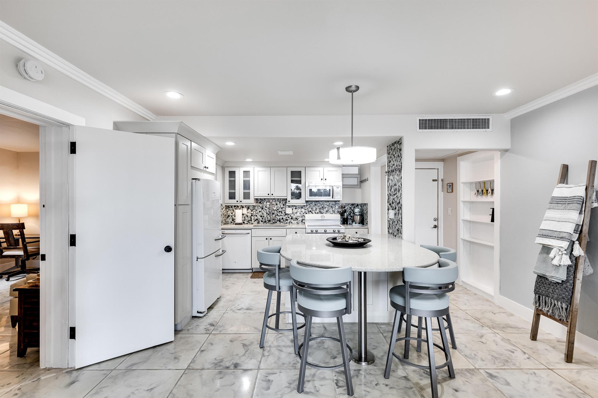 HILLSBORO SHORES EXECUTIV - Residential Lease