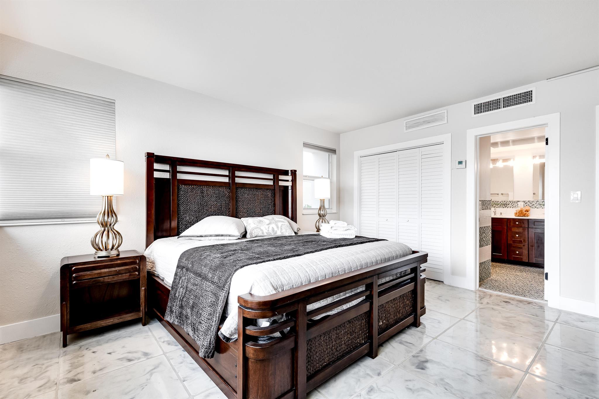 HILLSBORO SHORES EXECUTIV - Residential Lease