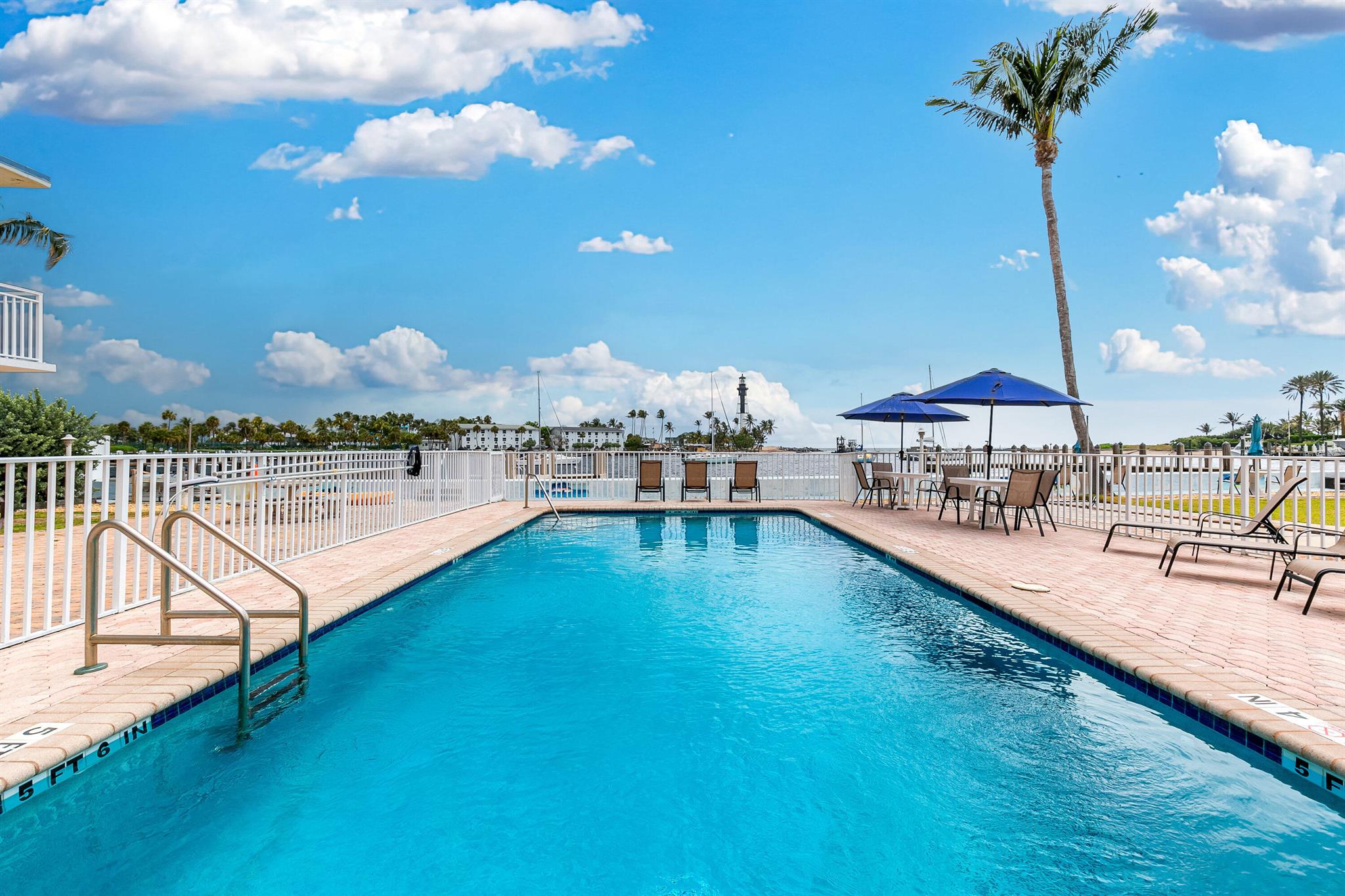 HILLSBORO SHORES EXECUTIV - Residential Lease