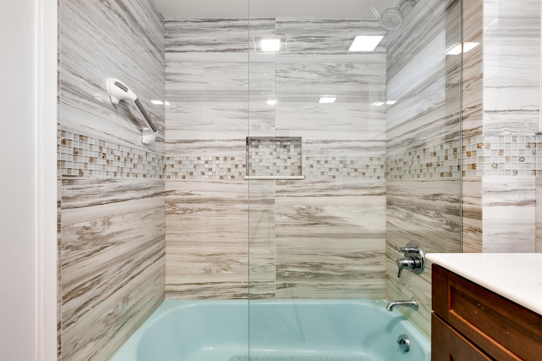 HILLSBORO SHORES EXECUTIV - Residential Lease