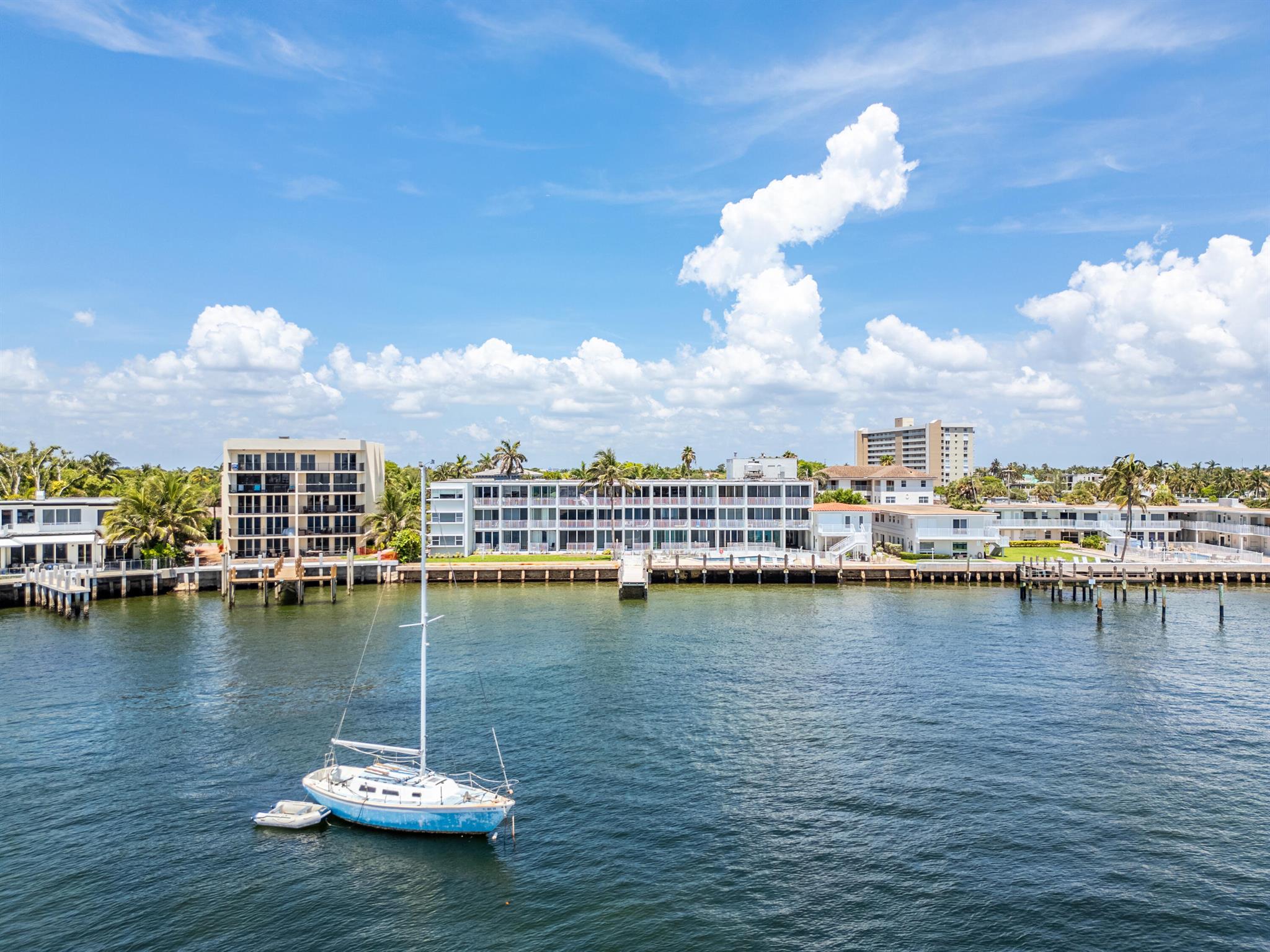 HILLSBORO SHORES EXECUTIV - Residential Lease