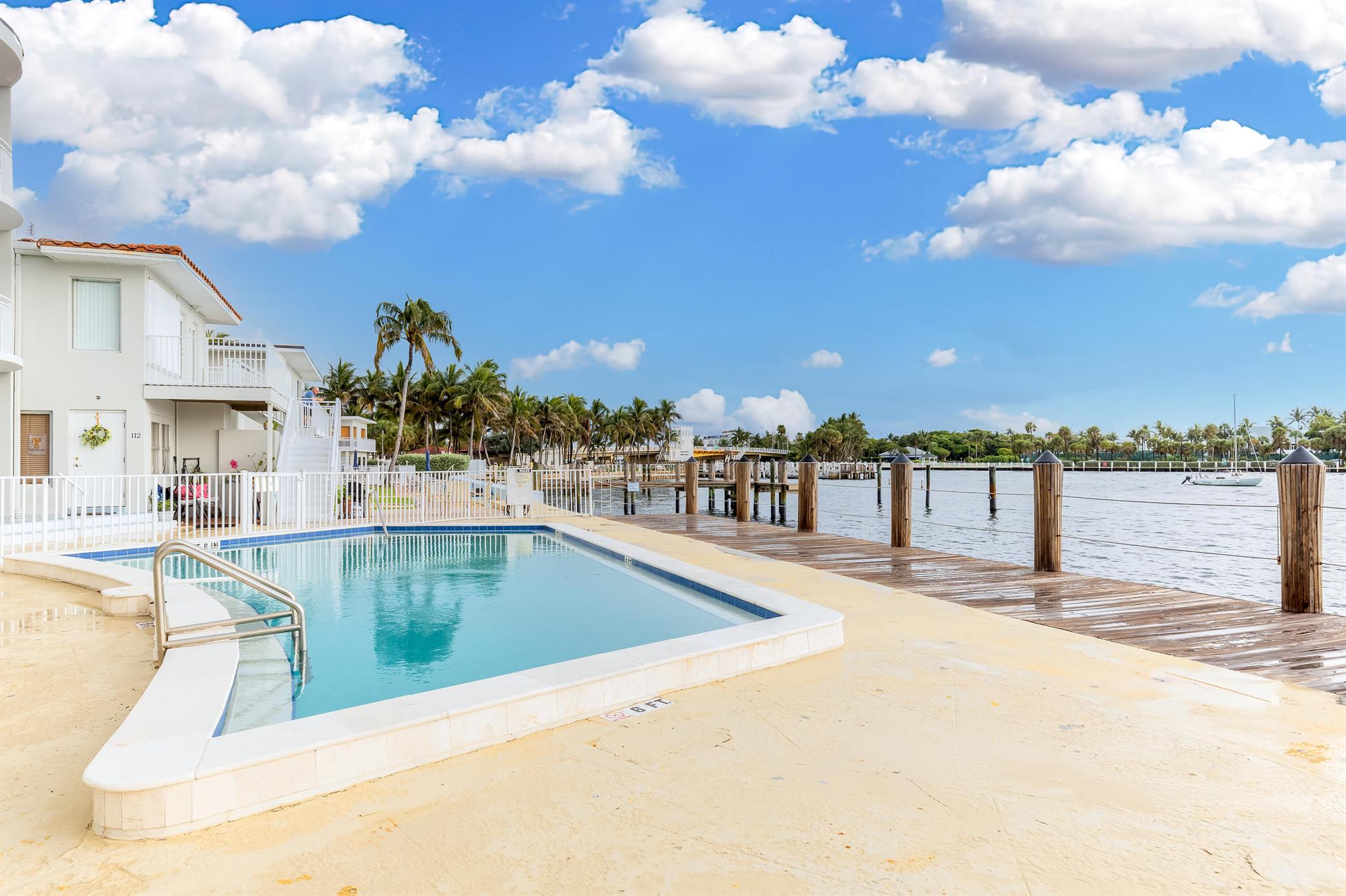 HILLSBORO SHORES EXECUTIV - Residential Lease