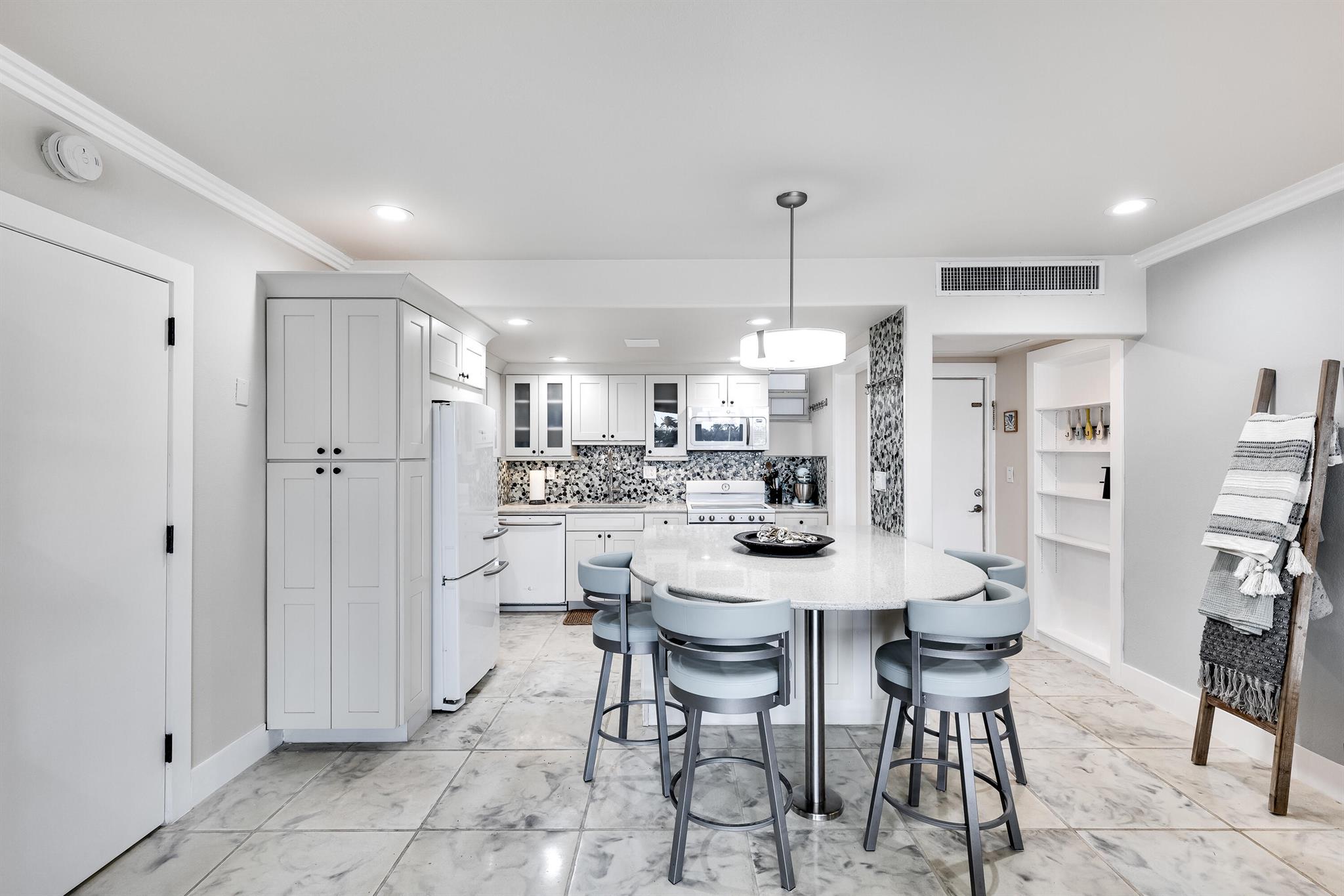 HILLSBORO SHORES EXECUTIV - Residential Lease