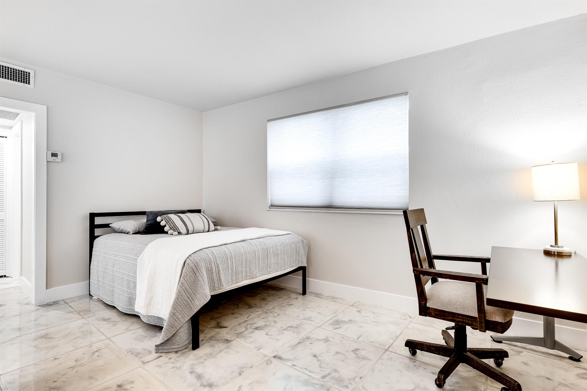 HILLSBORO SHORES EXECUTIV - Residential Lease