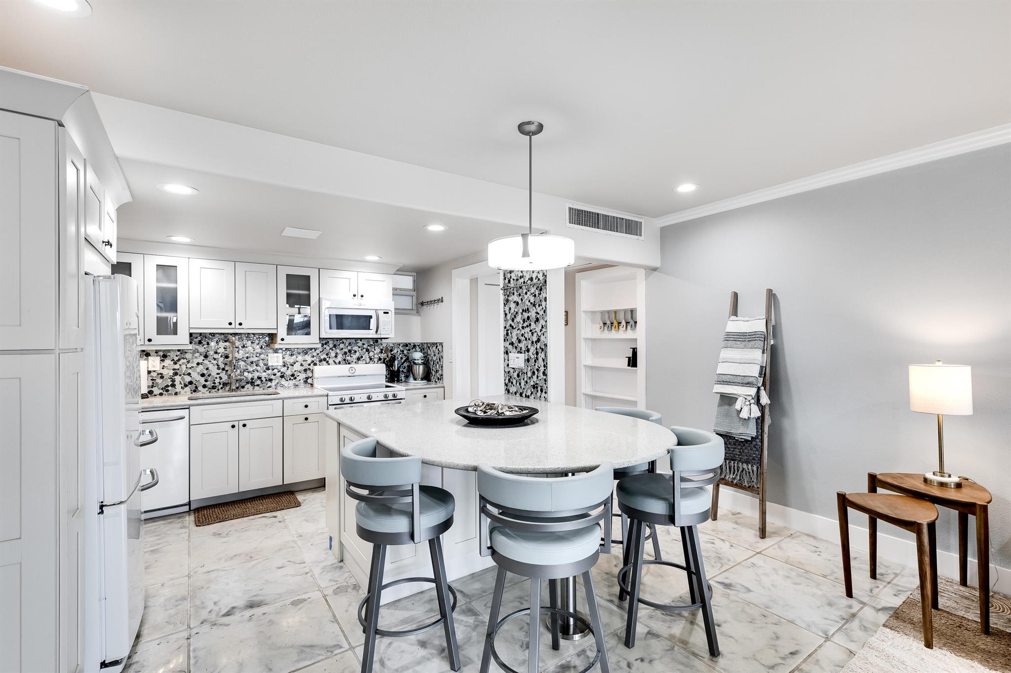 HILLSBORO SHORES EXECUTIV - Residential Lease