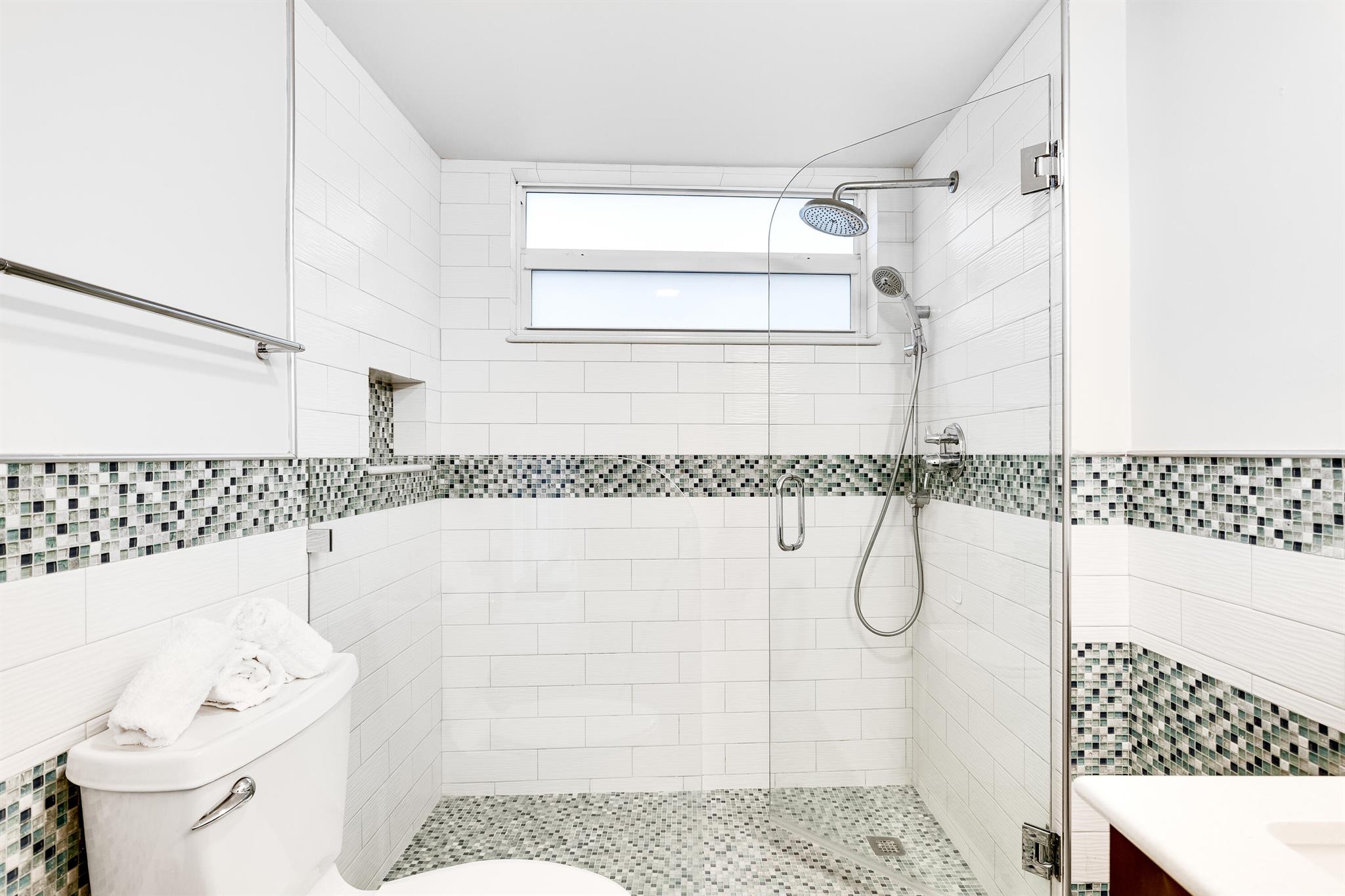 HILLSBORO SHORES EXECUTIV - Residential Lease