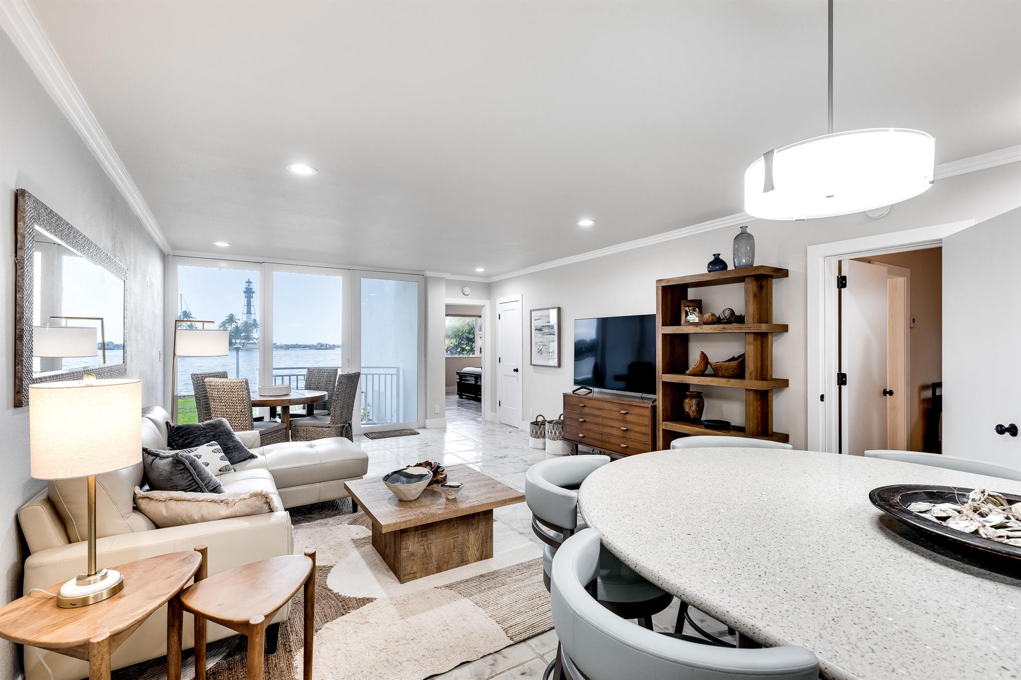 HILLSBORO SHORES EXECUTIV - Residential Lease