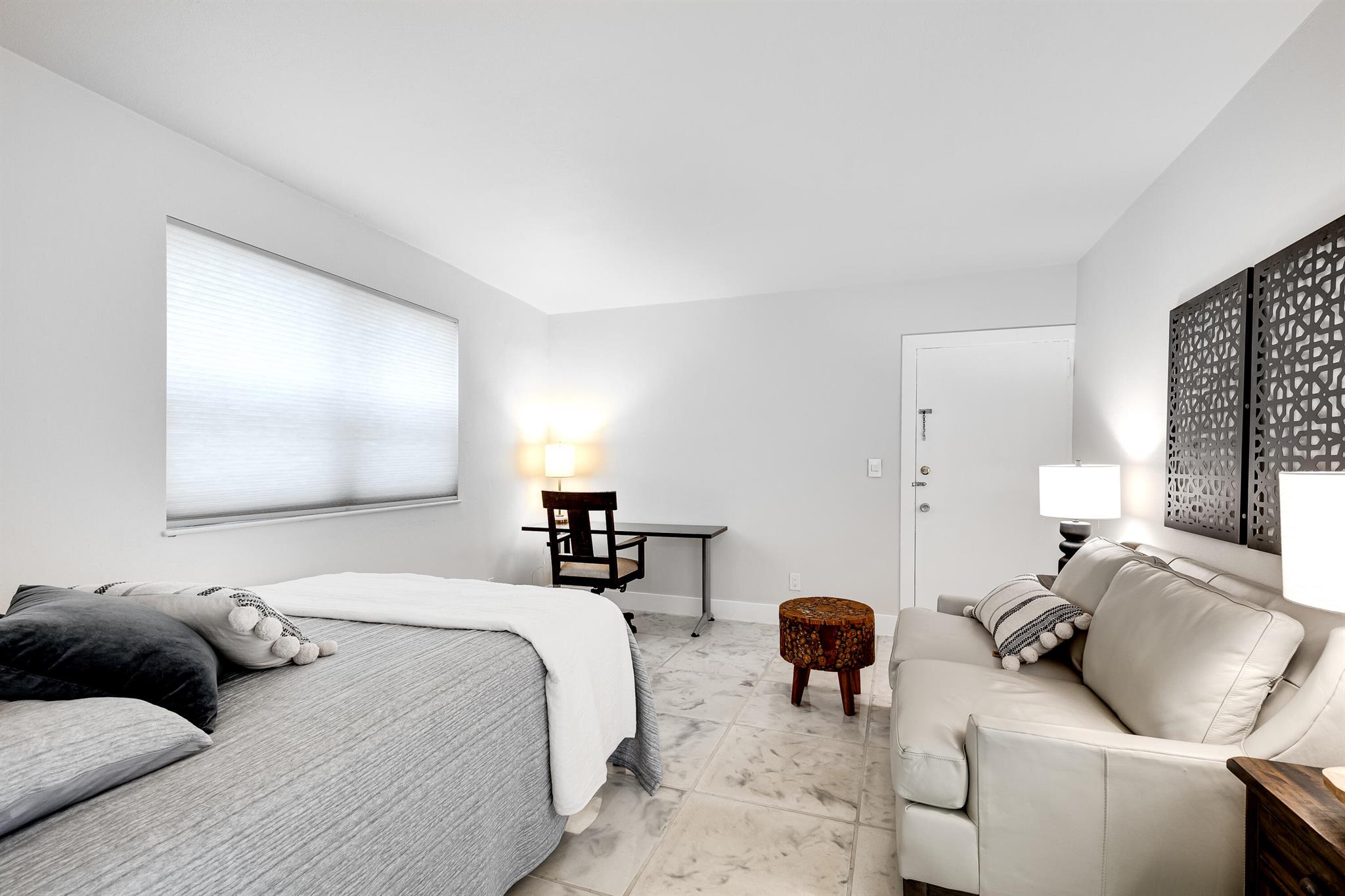 HILLSBORO SHORES EXECUTIV - Residential Lease