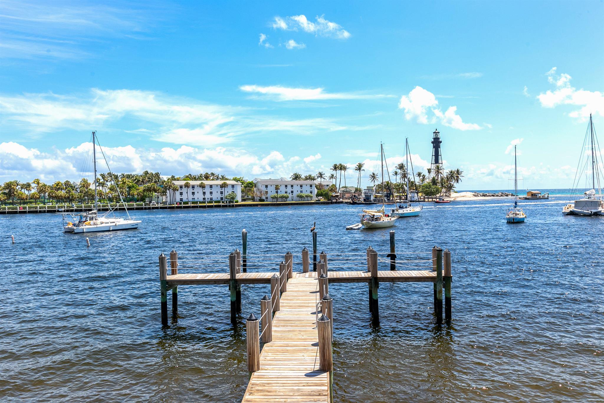 HILLSBORO SHORES EXECUTIV - Residential Lease