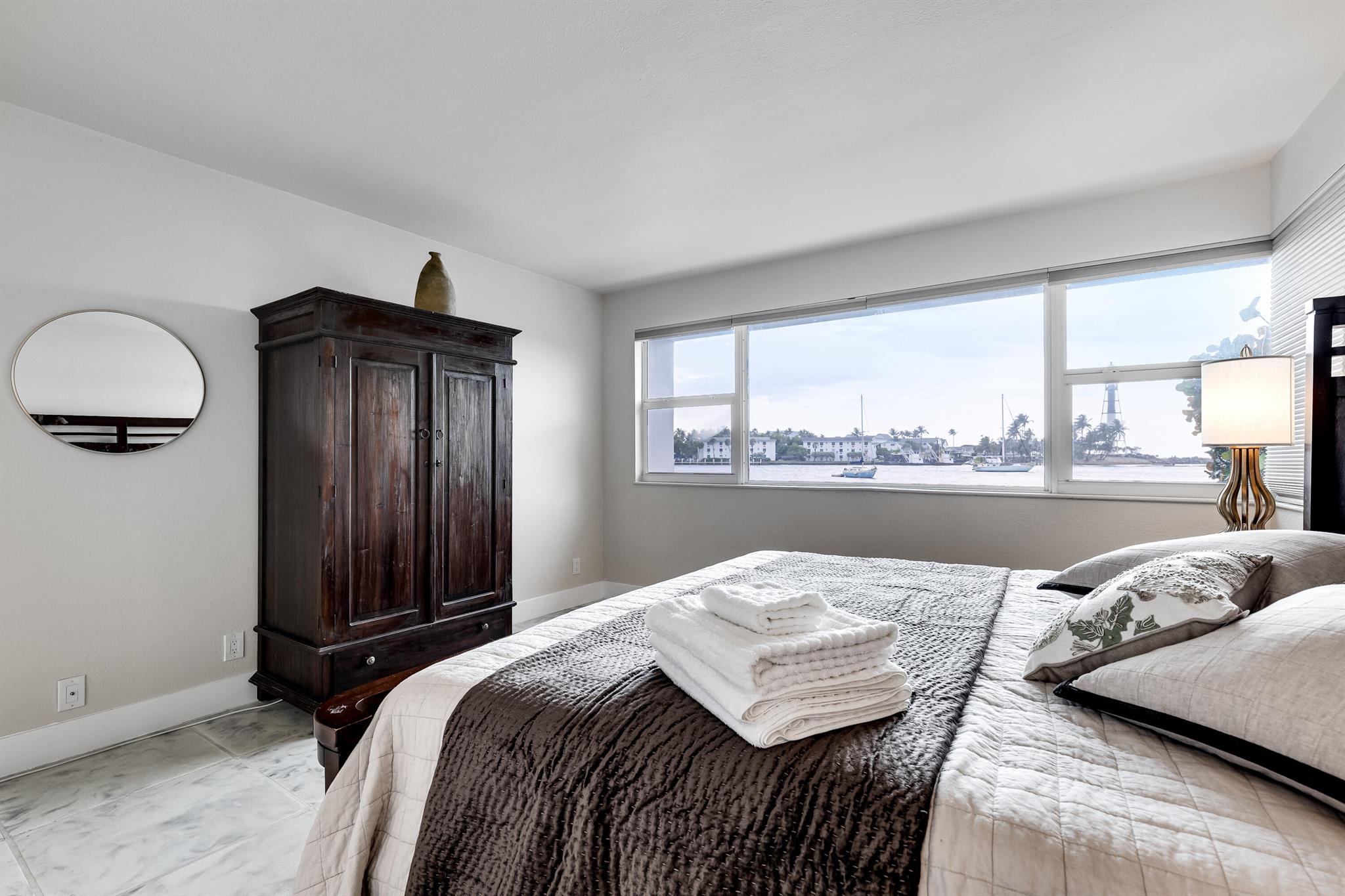 HILLSBORO SHORES EXECUTIV - Residential Lease