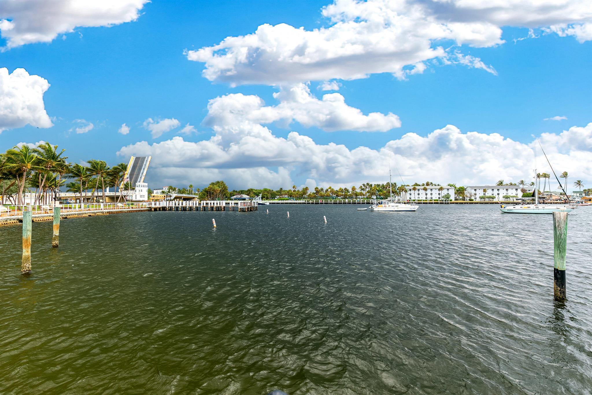 HILLSBORO SHORES EXECUTIV - Residential Lease