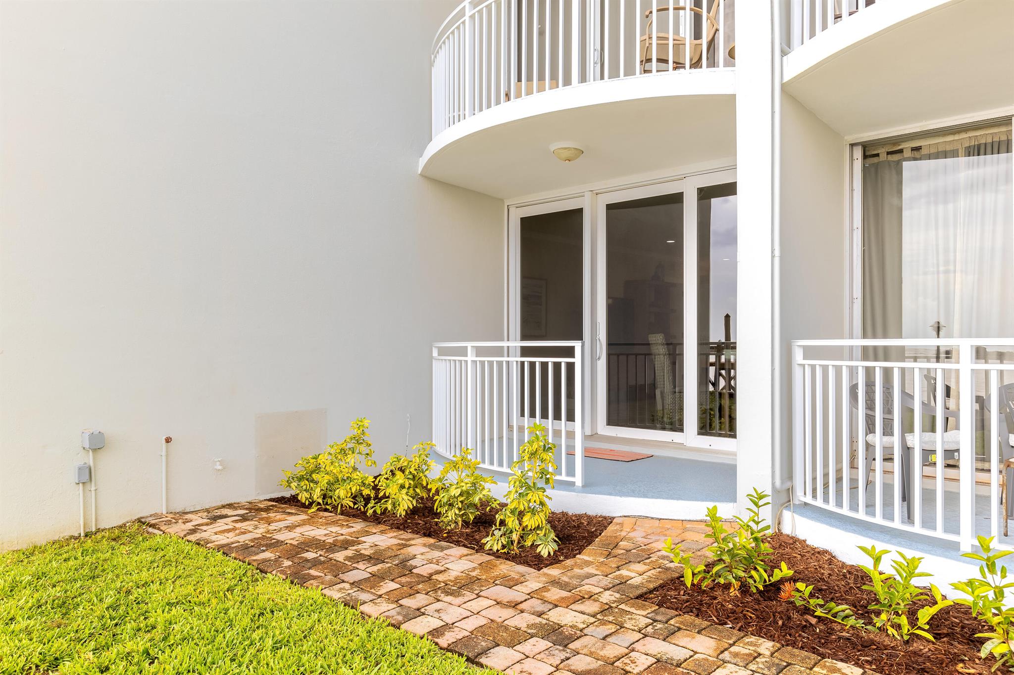 HILLSBORO SHORES EXECUTIV - Residential Lease