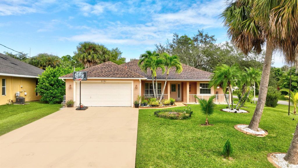 Photo of 2101 SW Cadiz Avenue SW, Port Saint Lucie, FL 34953 (MLS # R10931638)