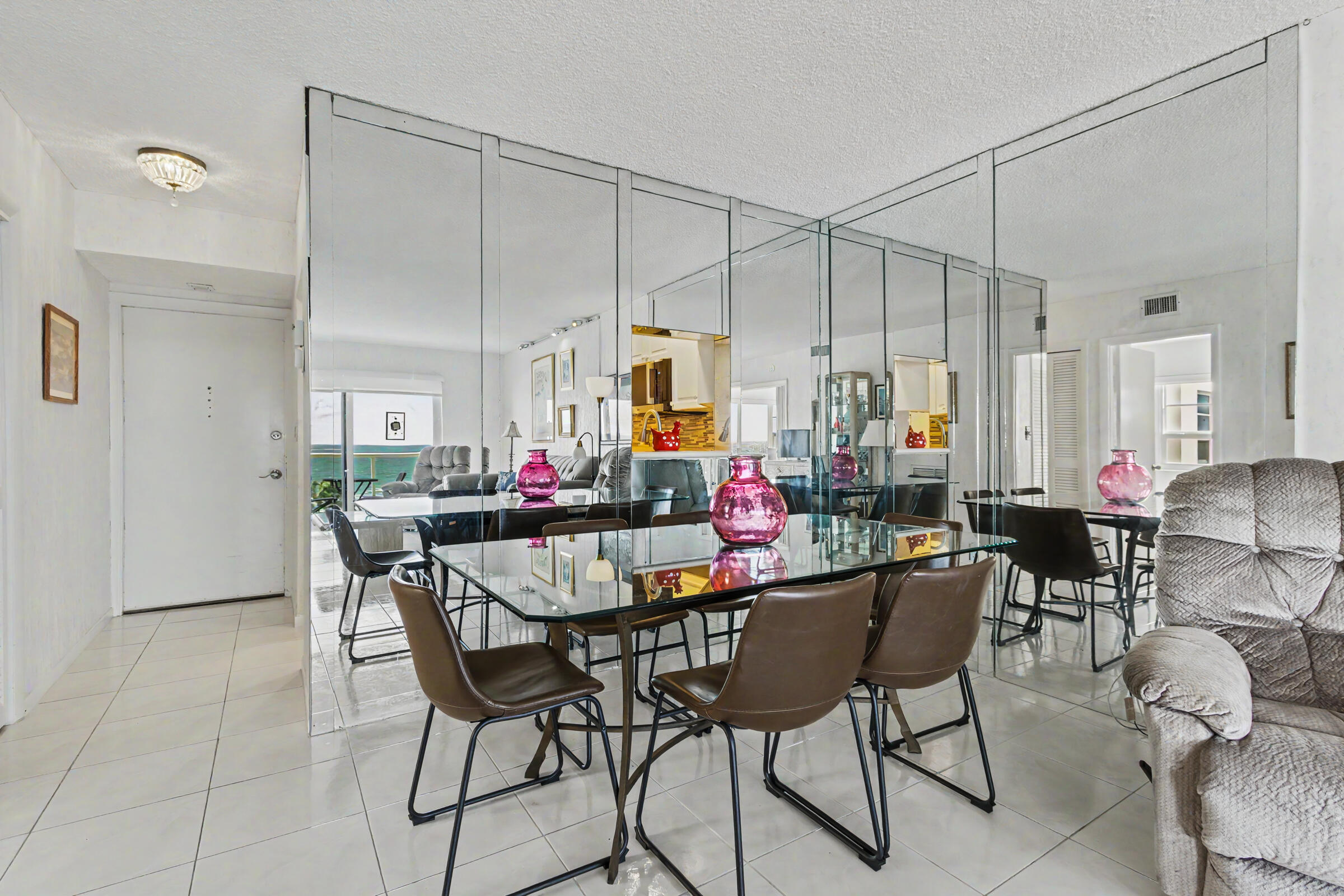 STARLIGHT TOWERS CONDO - Residential