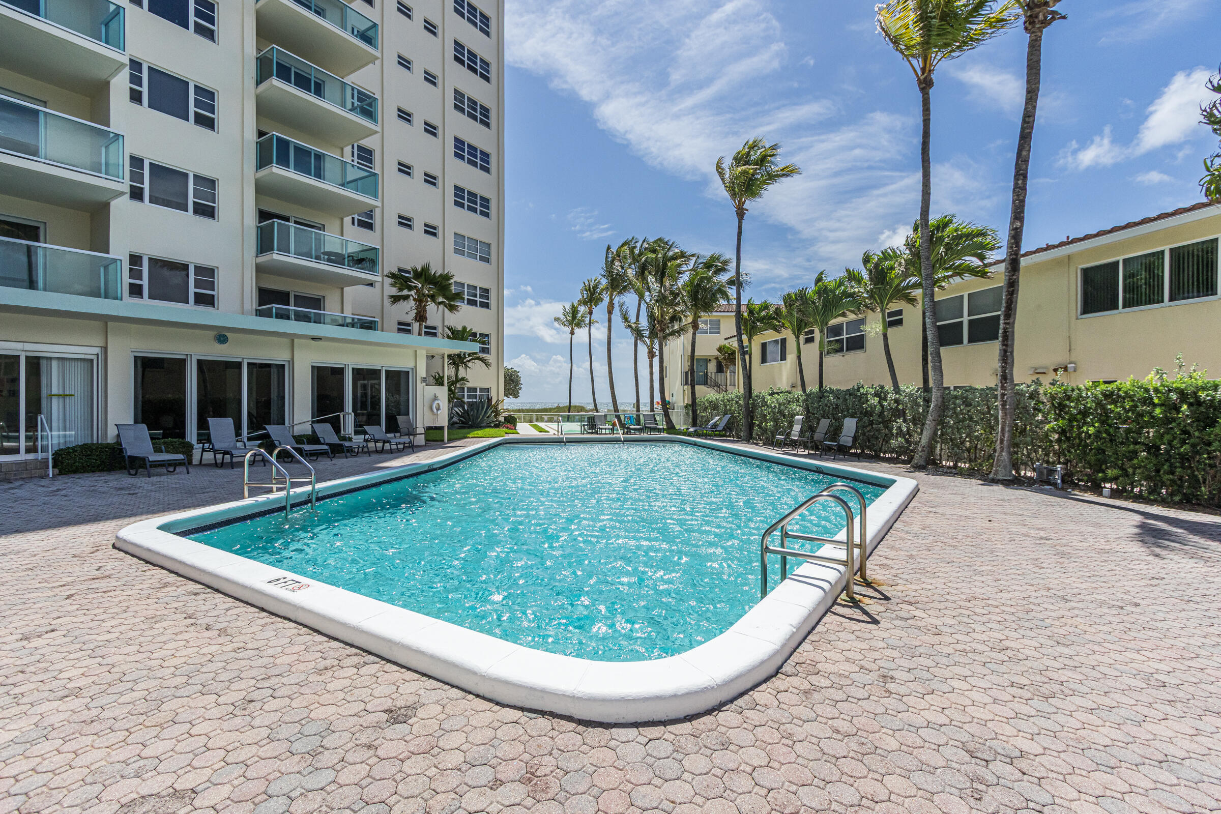 STARLIGHT TOWERS CONDO - Residential