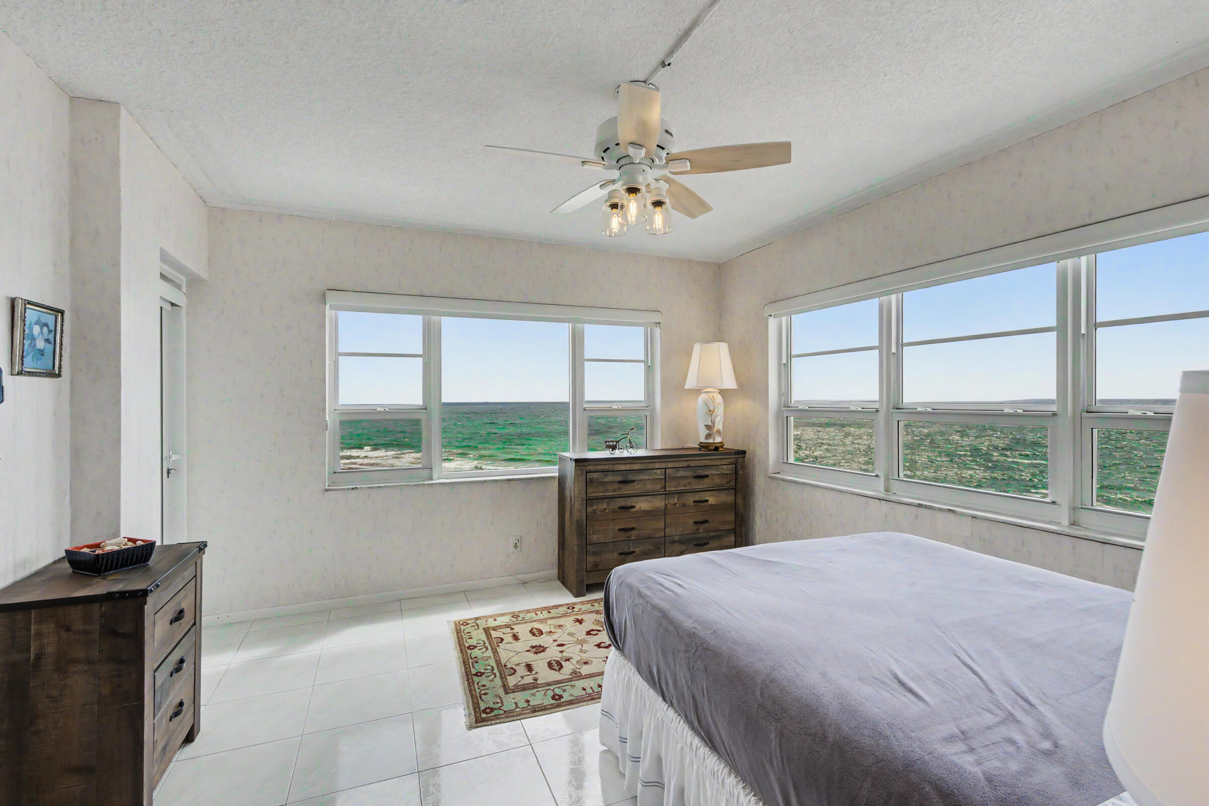 STARLIGHT TOWERS CONDO - Residential