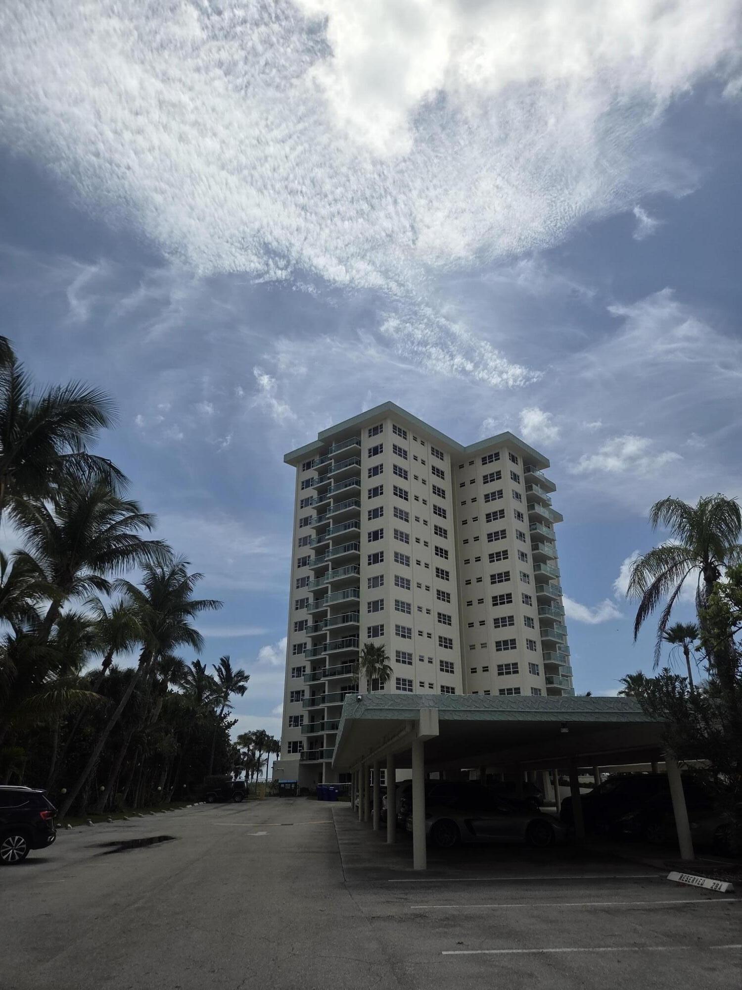 STARLIGHT TOWERS CONDO - Residential