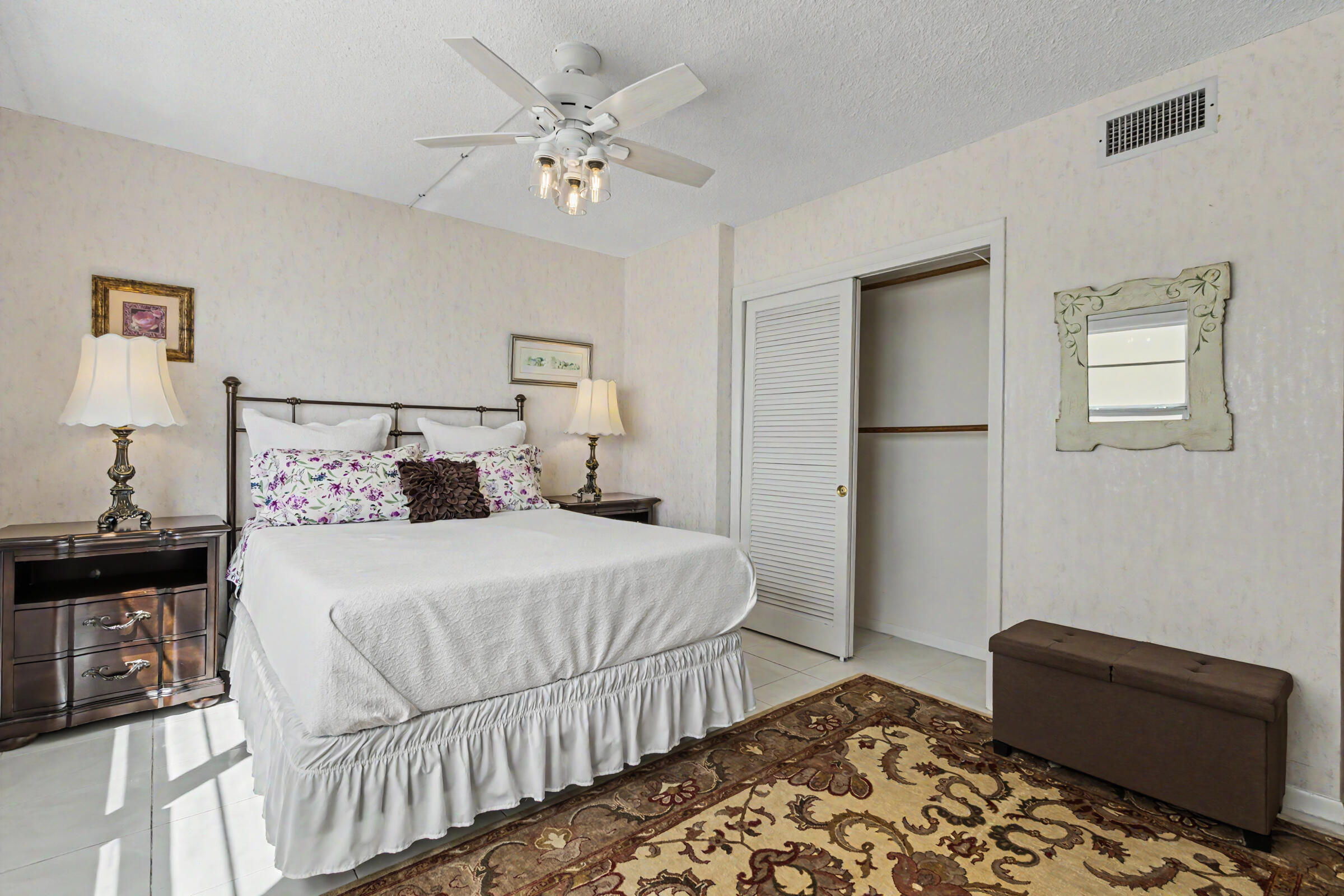 STARLIGHT TOWERS CONDO - Residential