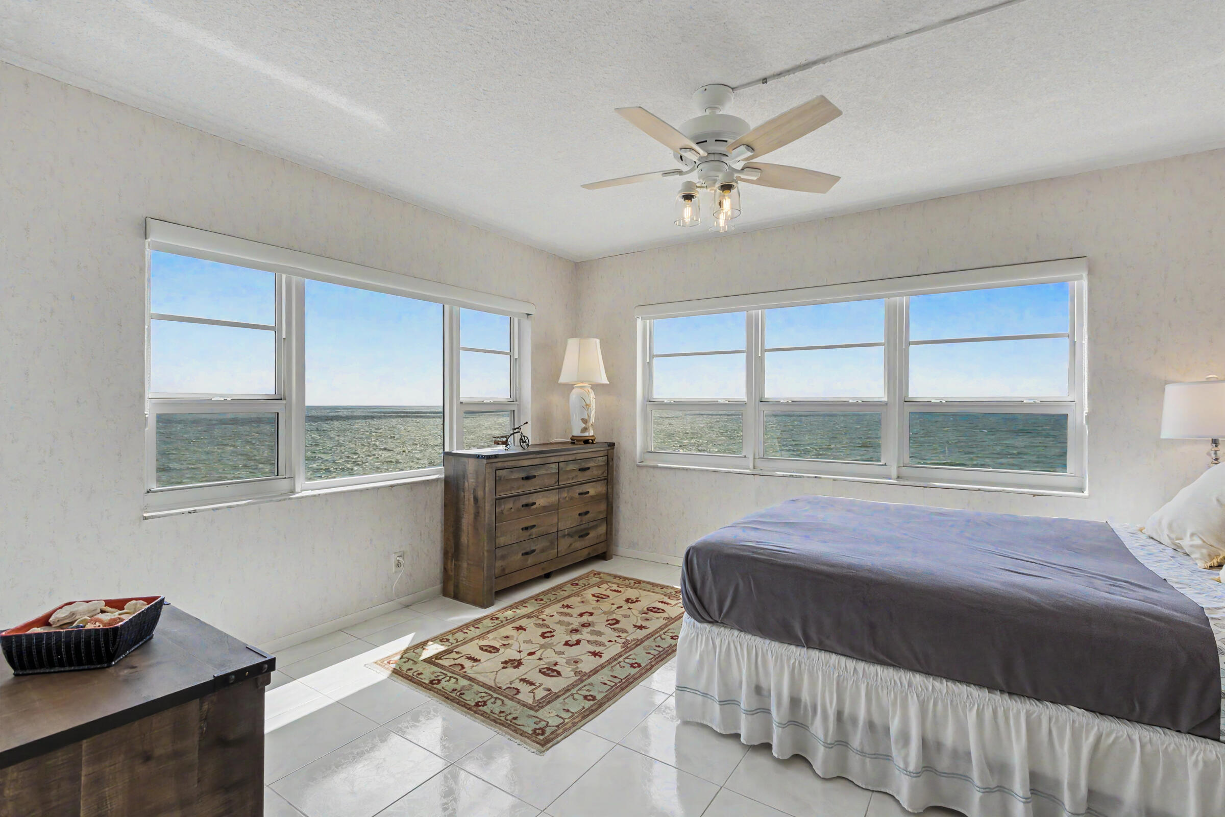 STARLIGHT TOWERS CONDO - Residential