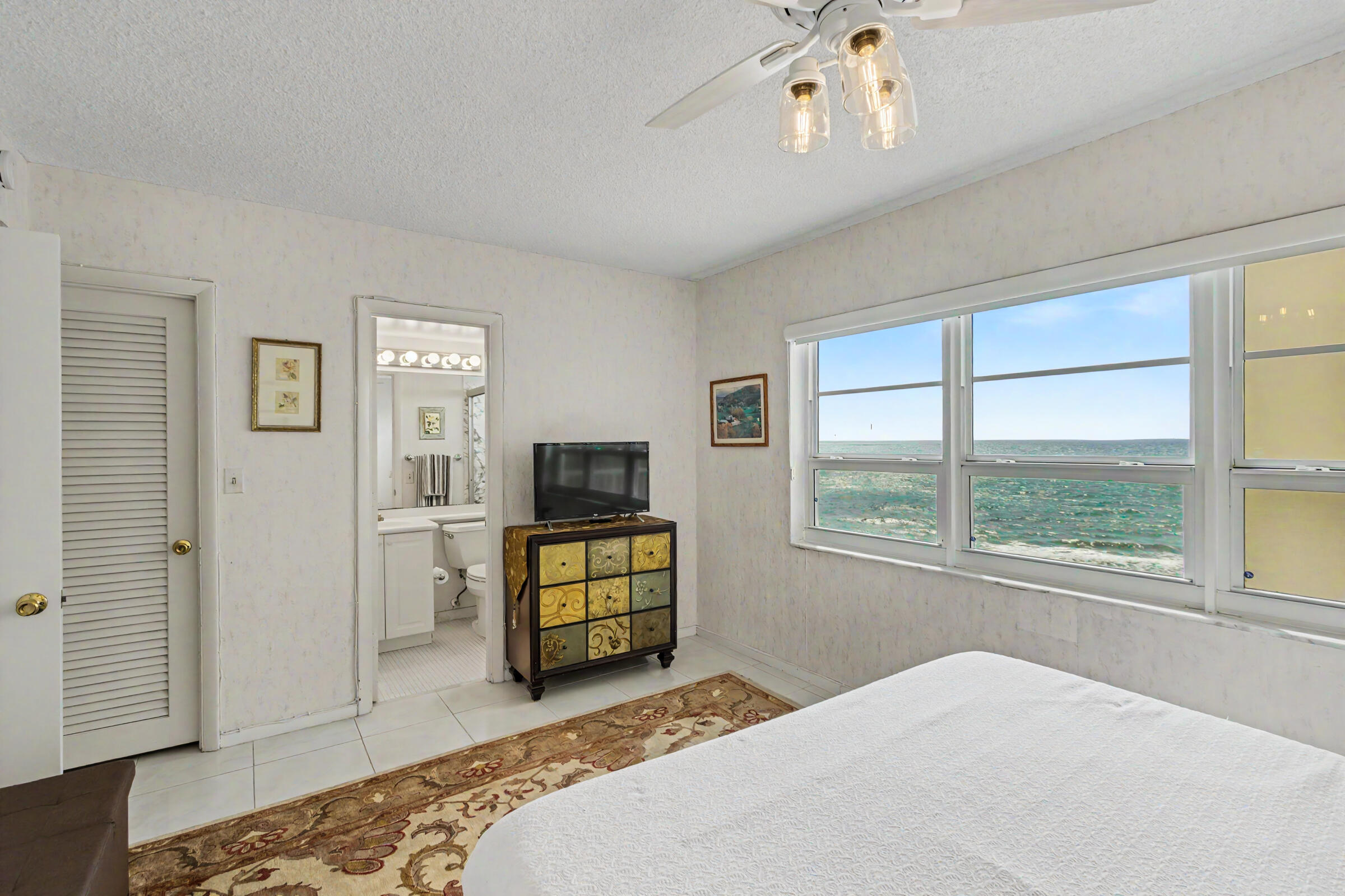 STARLIGHT TOWERS CONDO - Residential