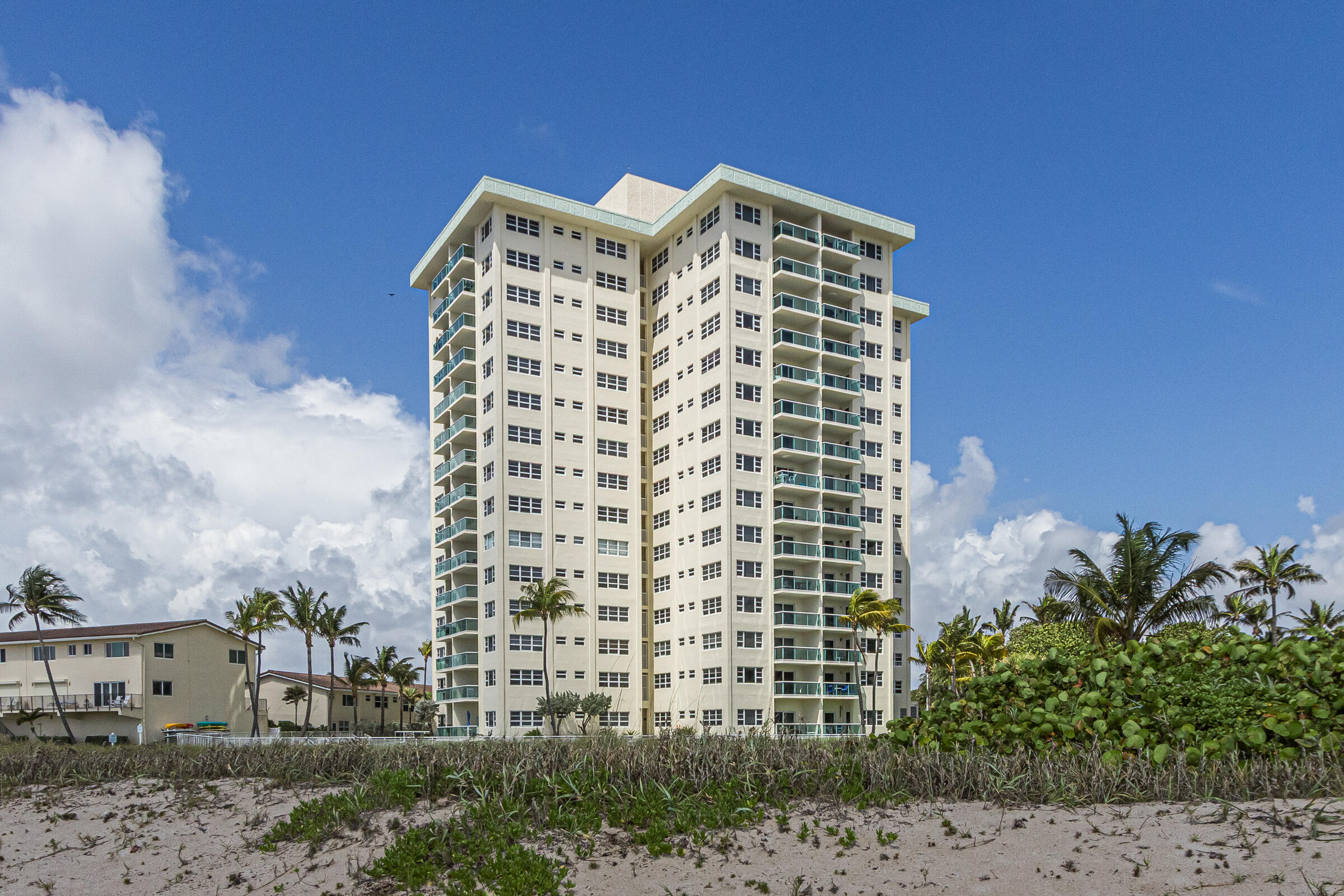 STARLIGHT TOWERS CONDO - Residential