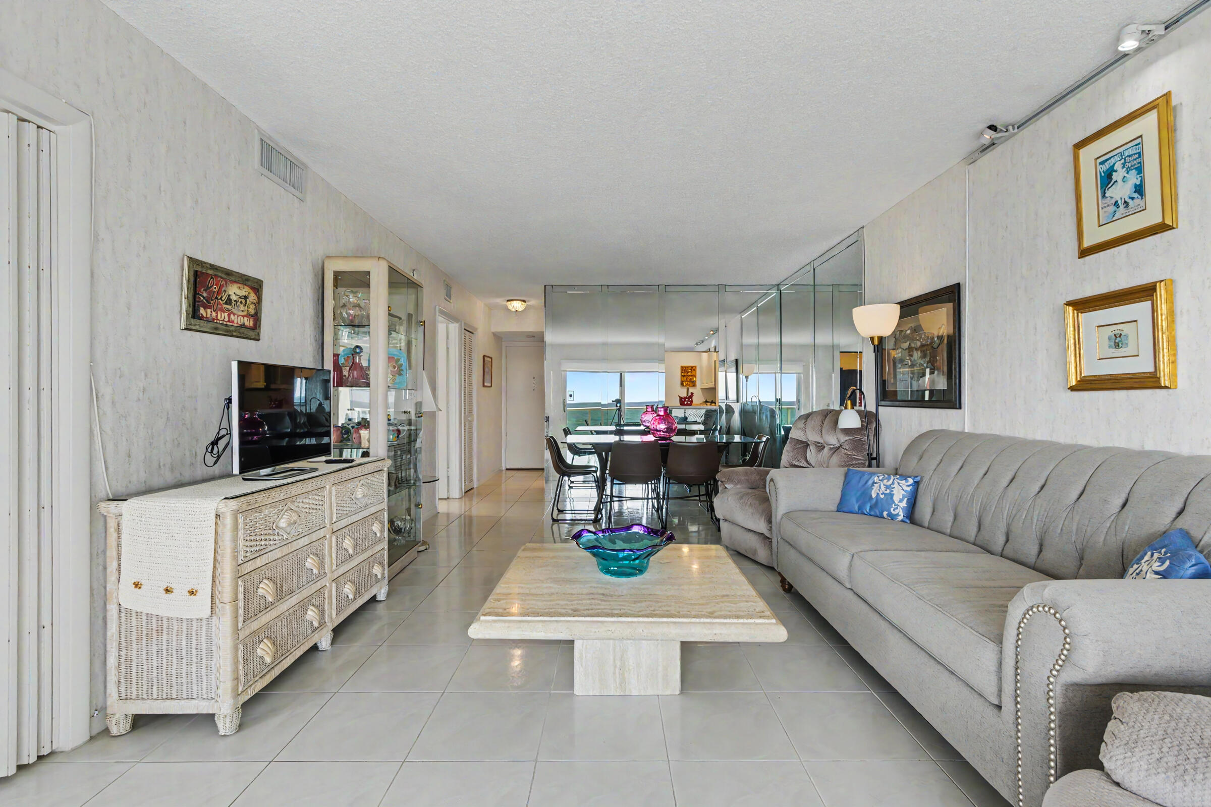 STARLIGHT TOWERS CONDO - Residential