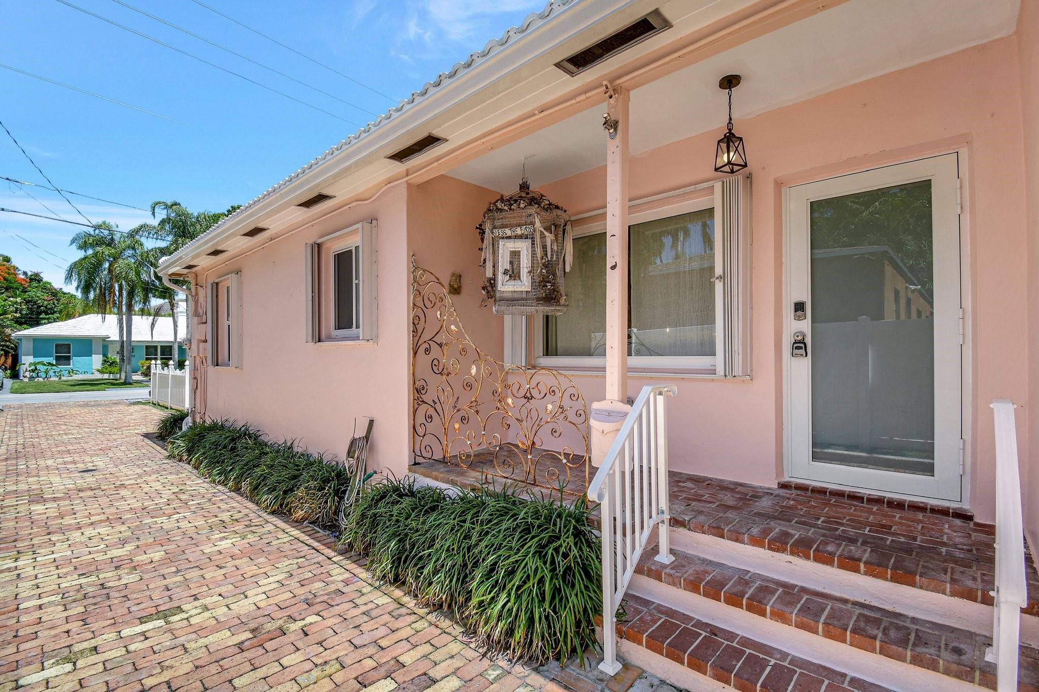 607 NE 17th Ave