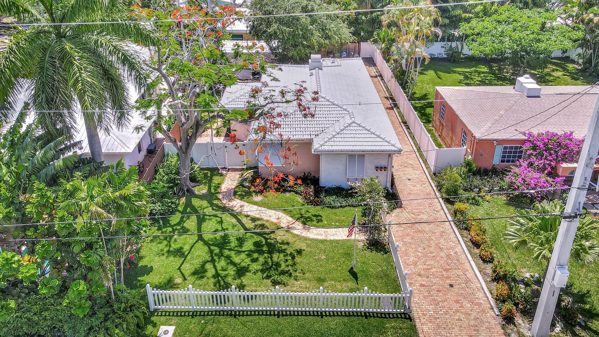 607 NE 17th Ave