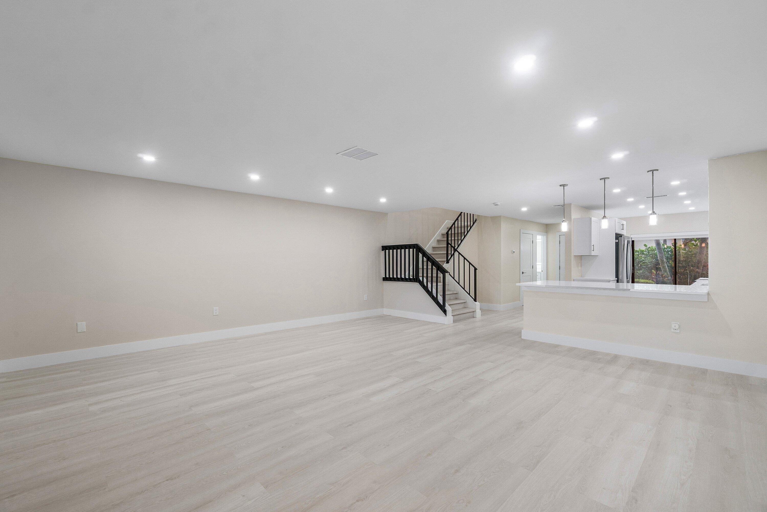 STRATFORD AT HUNTERS RUN CONDO - Residential