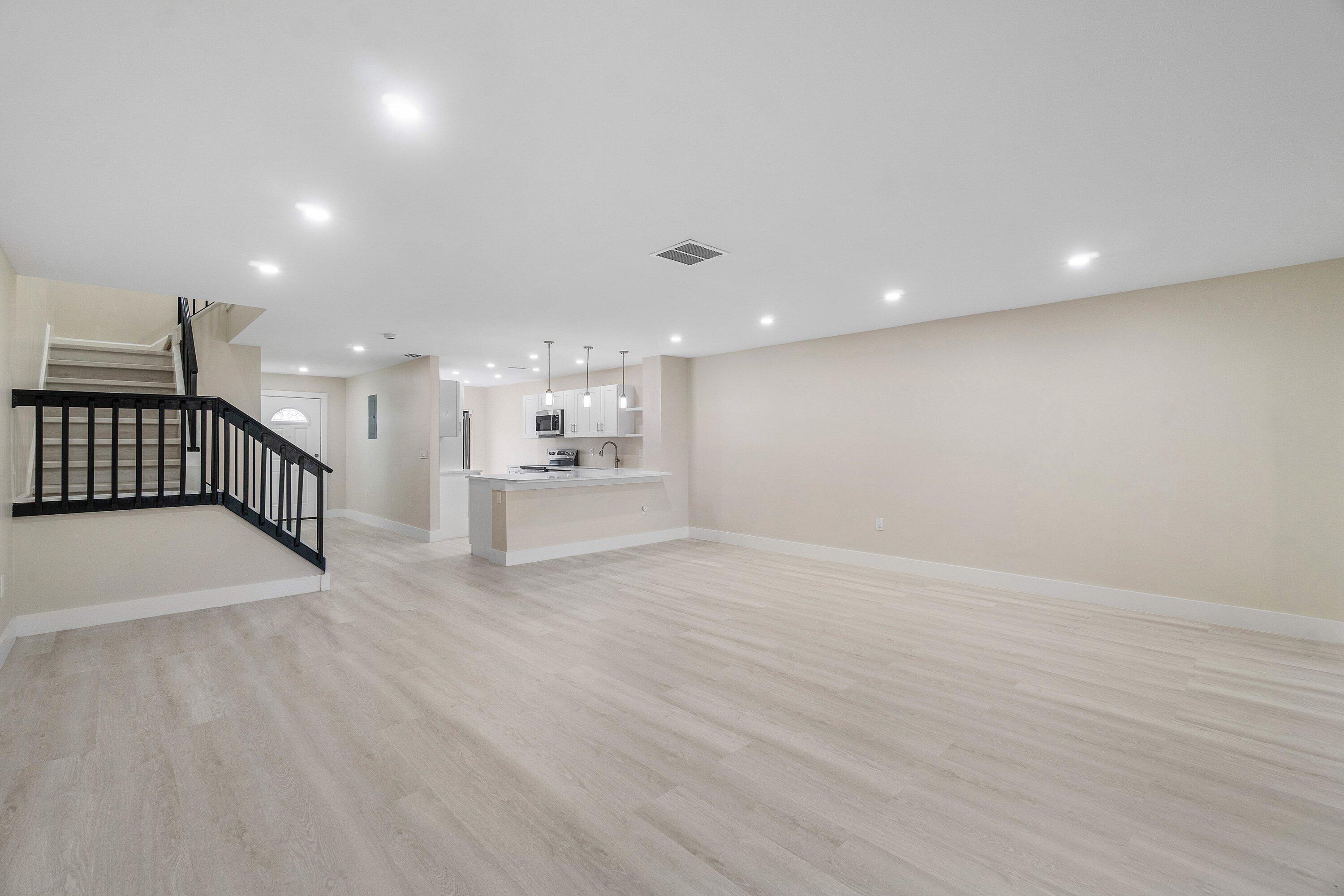 STRATFORD AT HUNTERS RUN CONDO - Residential