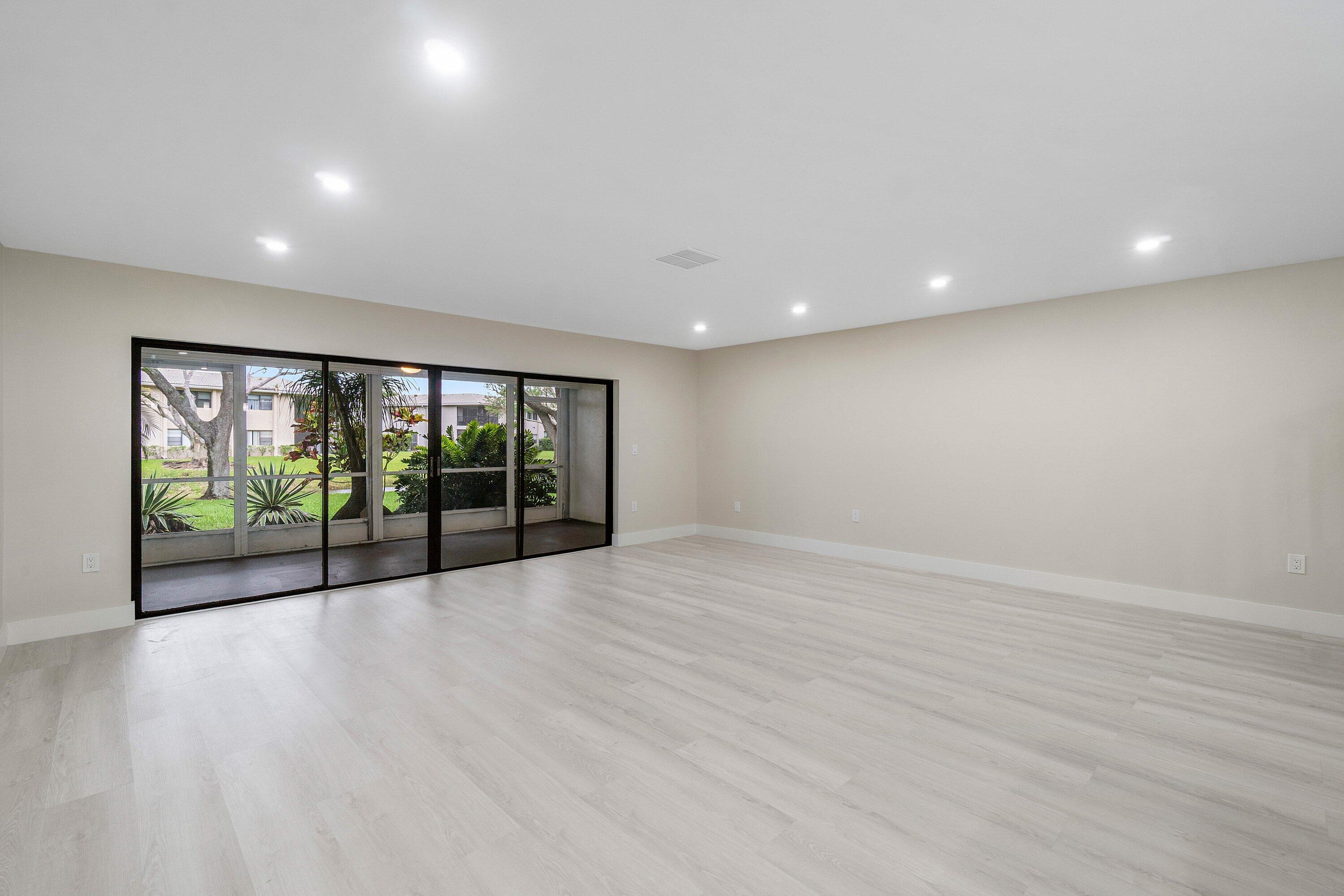 STRATFORD AT HUNTERS RUN CONDO - Residential