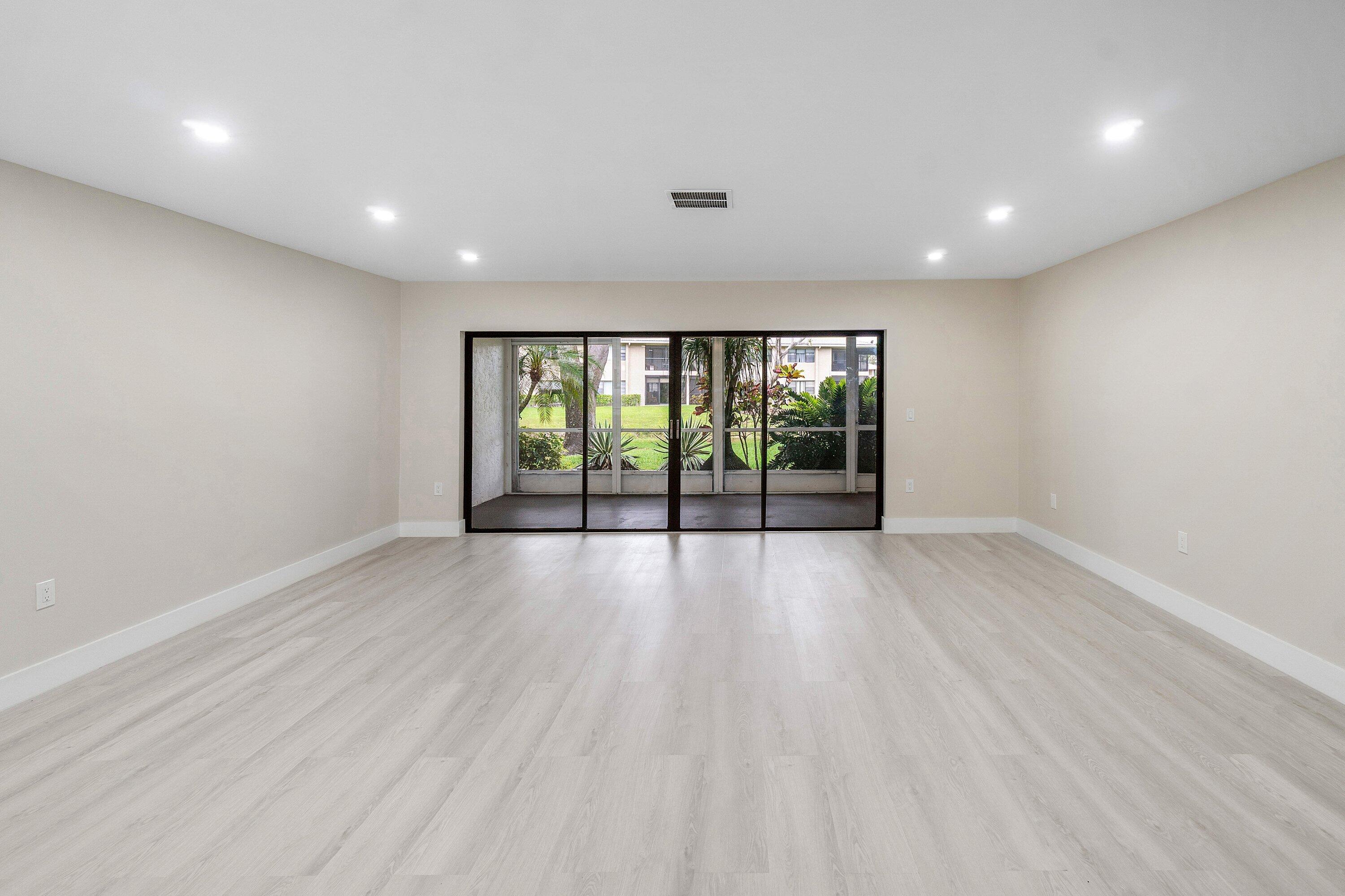 STRATFORD AT HUNTERS RUN CONDO - Residential