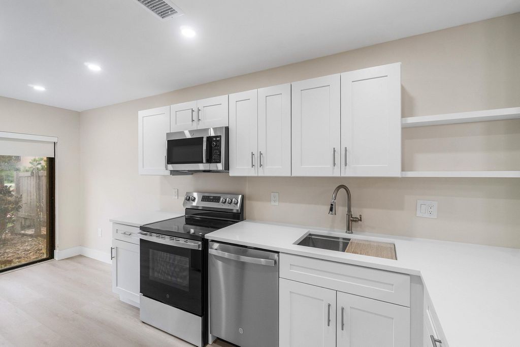 Photo of 16 Stratford Drive E #C, Boynton Beach, FL 33436 (MLS # B26021546)
