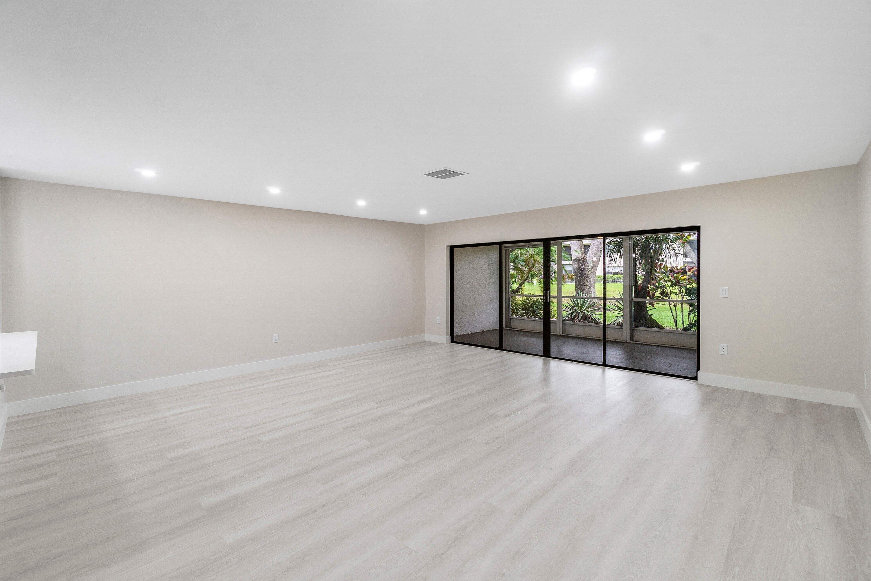 STRATFORD AT HUNTERS RUN CONDO - Residential