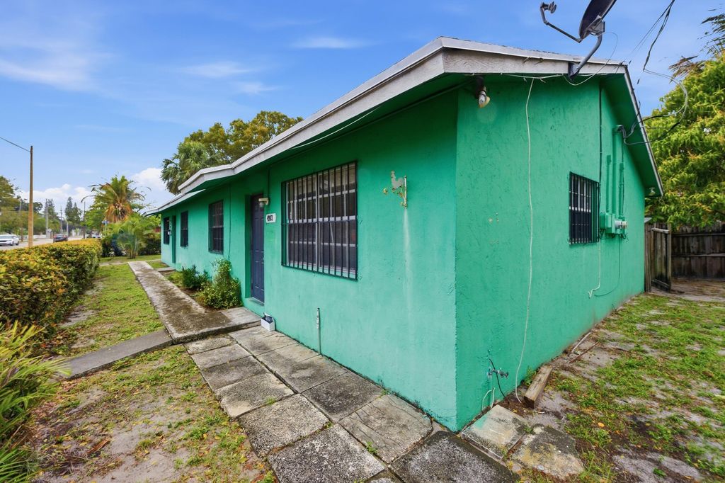 Photo of 4901 Spruce Avenue, West Palm Beach, FL 33407 (MLS # B26005027)