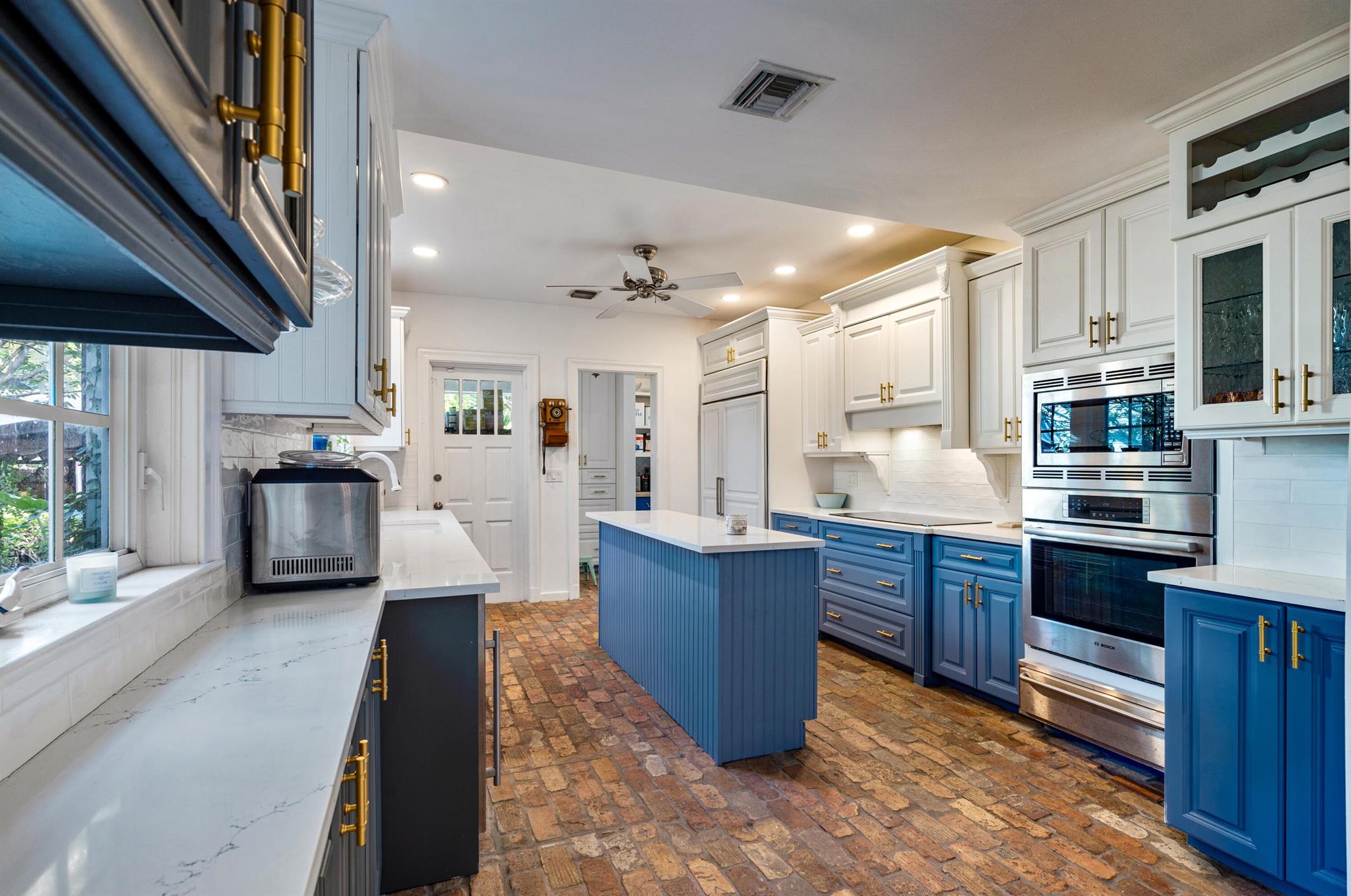 S/D OF 8-46-43, S 1/2 OF - Residential