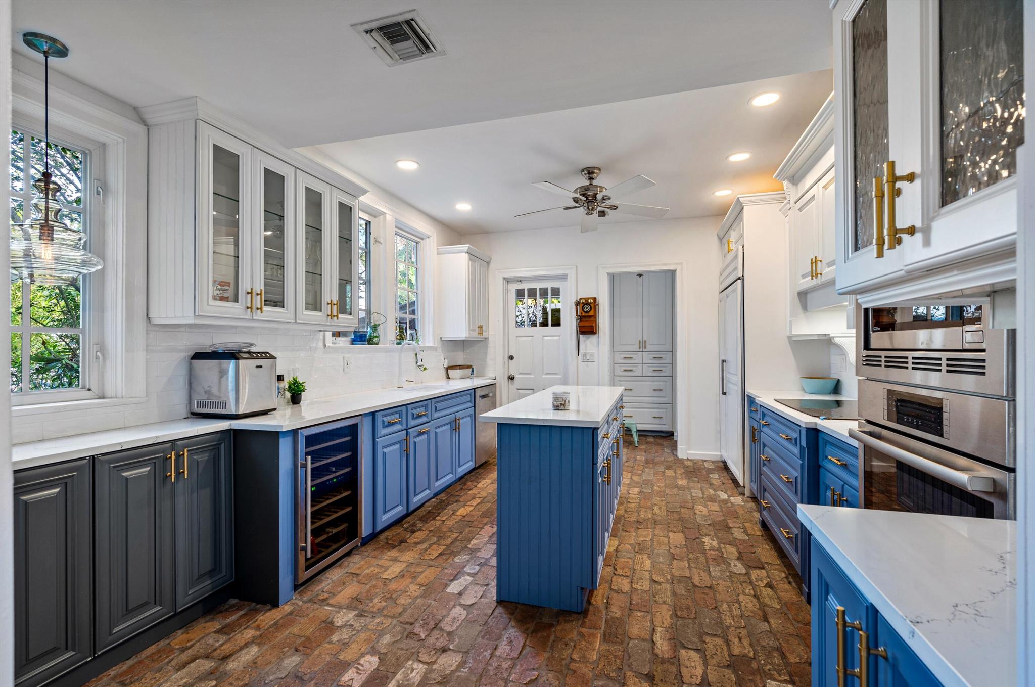 S/D OF 8-46-43, S 1/2 OF - Residential