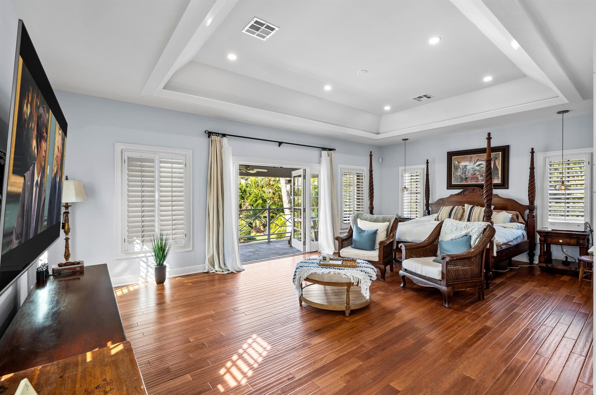 S/D OF 8-46-43, S 1/2 OF - Residential