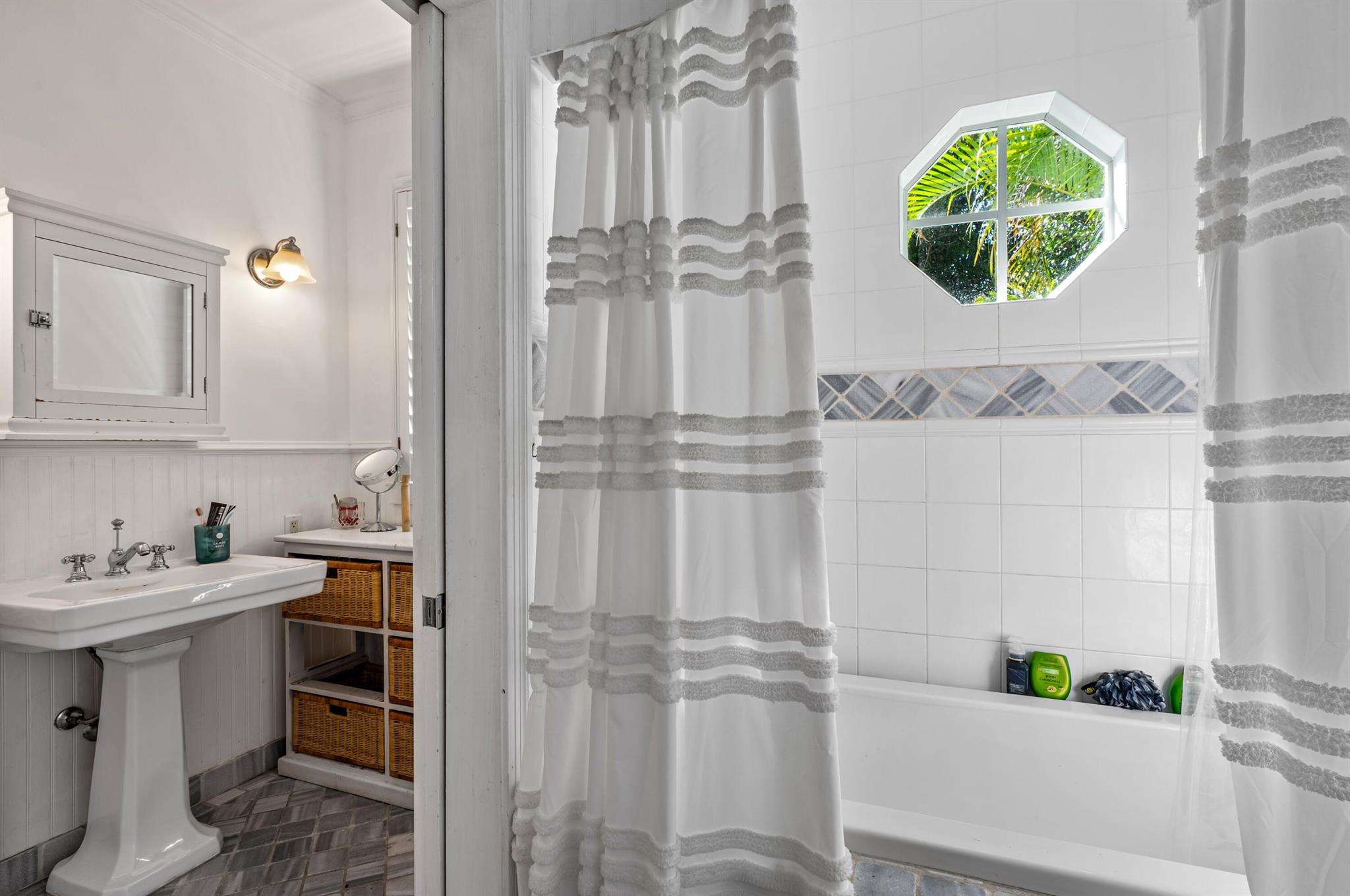 S/D OF 8-46-43, S 1/2 OF - Residential