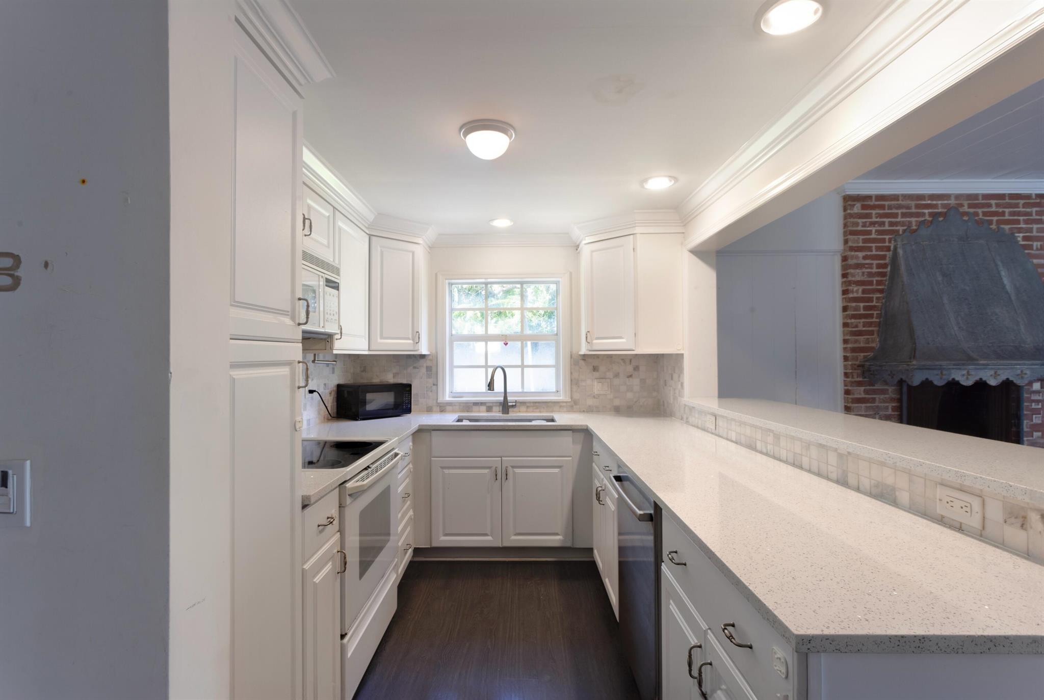 S/D OF 8-46-43, S 1/2 OF - Residential